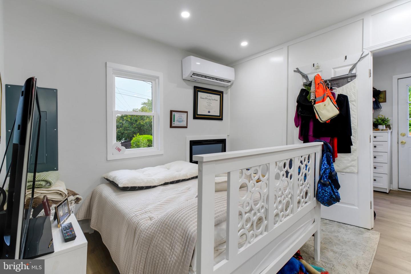 3315 KING ST, ALEXANDRIA, Virginia 22302, 1 Bedroom Bedrooms, 4 Rooms Rooms,1 BathroomBathrooms,Residential,For sale,3315 KING ST,VAAX2046946 MLS # VAAX2046946