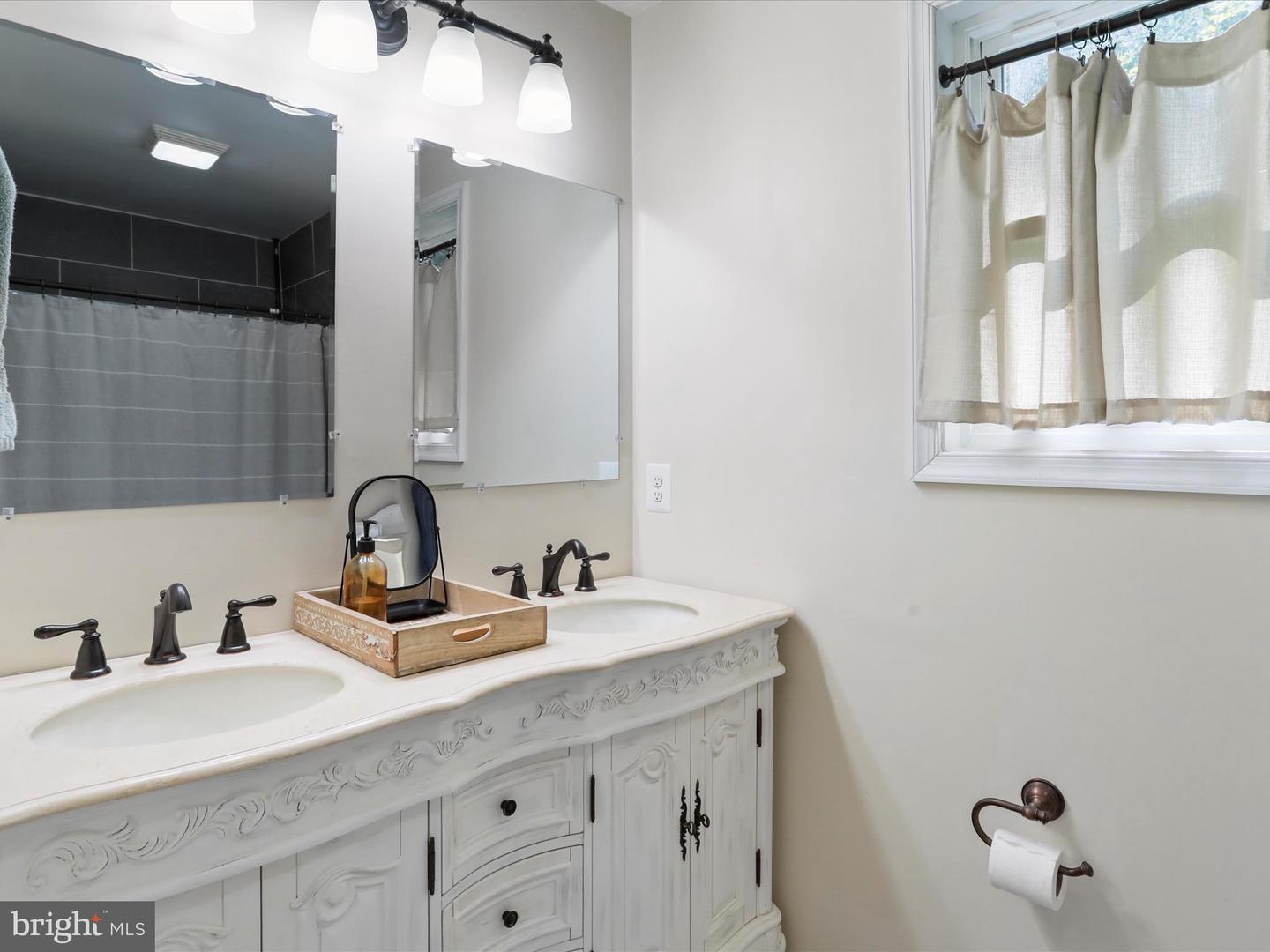 10 WESTVIEW DR, LINDEN, Virginia 22642, 4 Bedrooms Bedrooms, ,3 BathroomsBathrooms,Residential,For sale,10 WESTVIEW DR,VAWR2011588 MLS # VAWR2011588