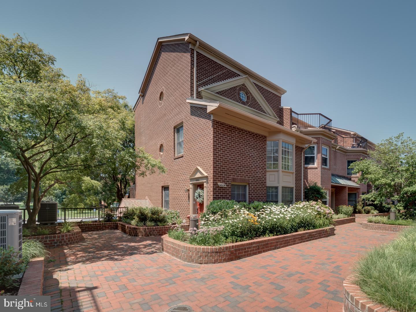 600-A N TAZEWELL ST, ARLINGTON, Virginia 22203, 3 Bedrooms Bedrooms, ,2 BathroomsBathrooms,Residential,For sale,600-A N TAZEWELL ST,VAAR2059944 MLS # VAAR2059944