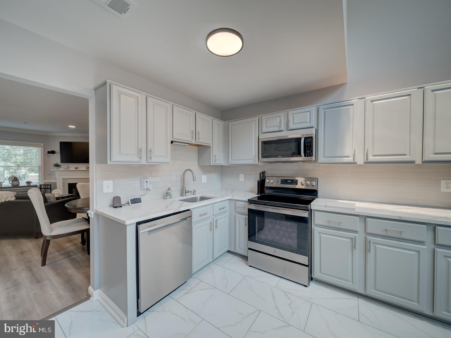 600-A N TAZEWELL ST, ARLINGTON, Virginia 22203, 3 Bedrooms Bedrooms, ,2 BathroomsBathrooms,Residential,For sale,600-A N TAZEWELL ST,VAAR2059944 MLS # VAAR2059944