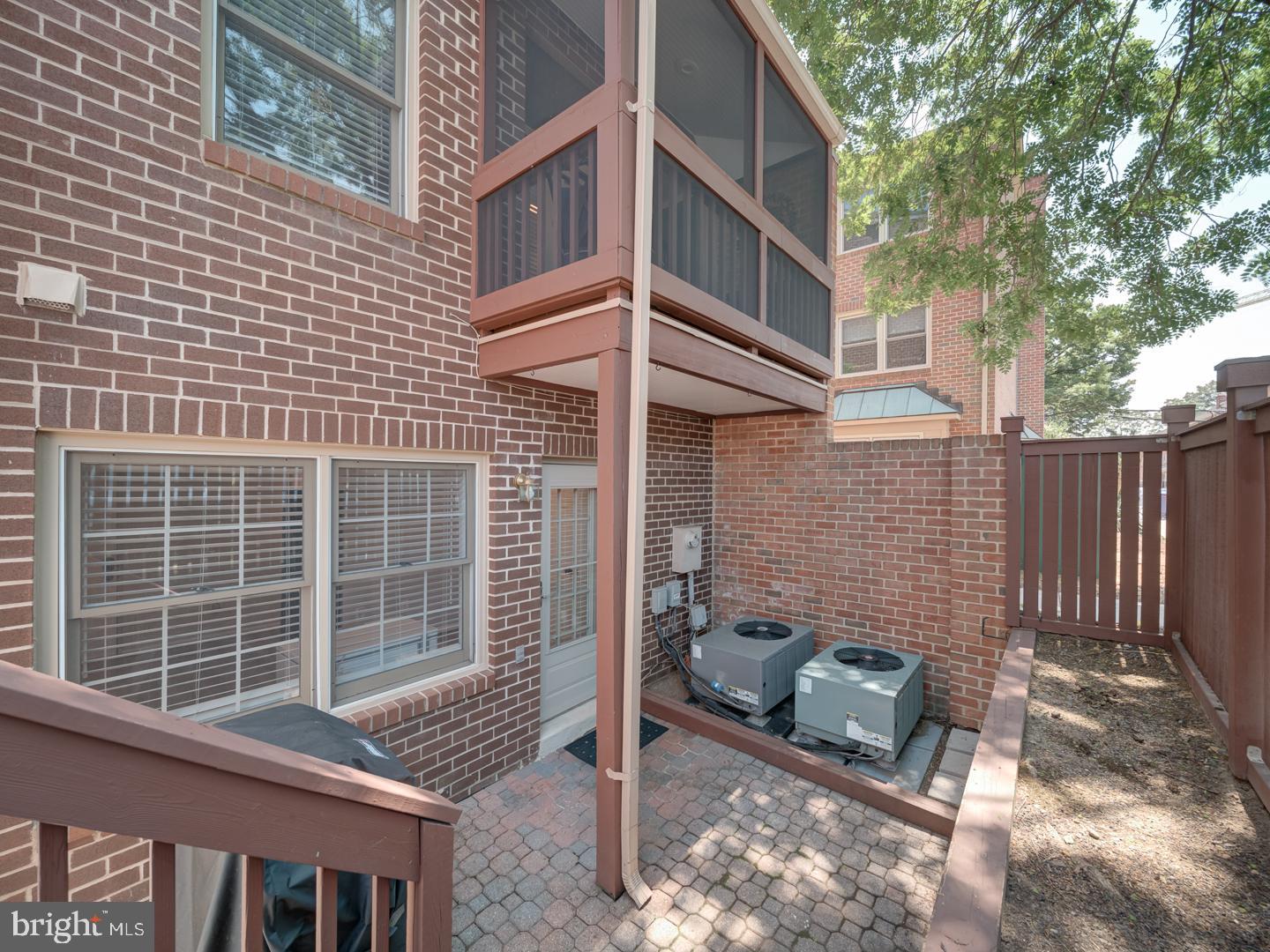 600-A N TAZEWELL ST, ARLINGTON, Virginia 22203, 3 Bedrooms Bedrooms, ,2 BathroomsBathrooms,Residential,For sale,600-A N TAZEWELL ST,VAAR2059944 MLS # VAAR2059944