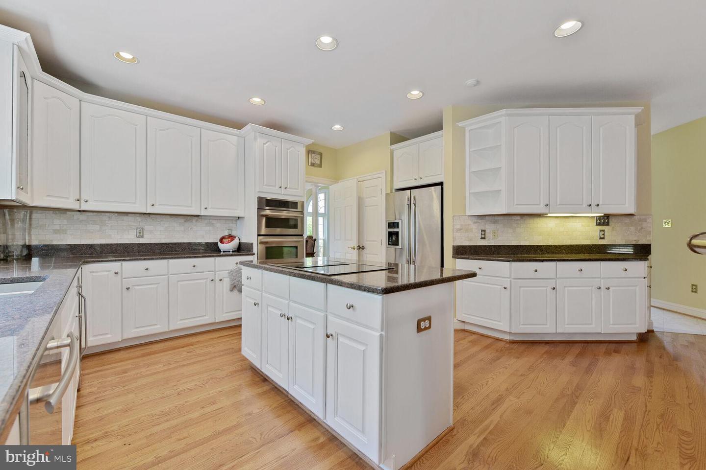 10009 THOMPSON RIDGE CT, GREAT FALLS, Virginia 22066, 5 Bedrooms Bedrooms, ,5 BathroomsBathrooms,Residential,For sale,10009 THOMPSON RIDGE CT,VAFX2252424 MLS # VAFX2252424