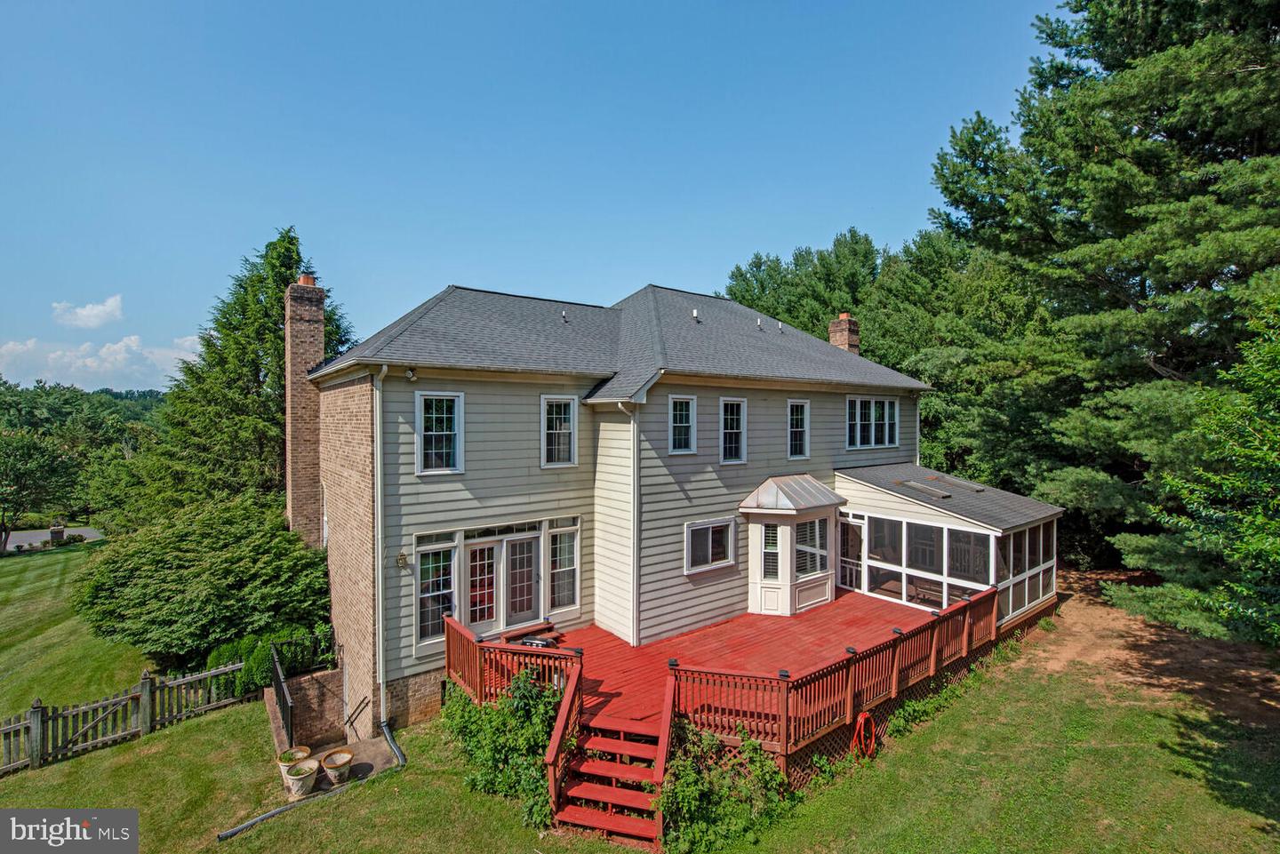 10009 THOMPSON RIDGE CT, GREAT FALLS, Virginia 22066, 5 Bedrooms Bedrooms, ,5 BathroomsBathrooms,Residential,For sale,10009 THOMPSON RIDGE CT,VAFX2252424 MLS # VAFX2252424