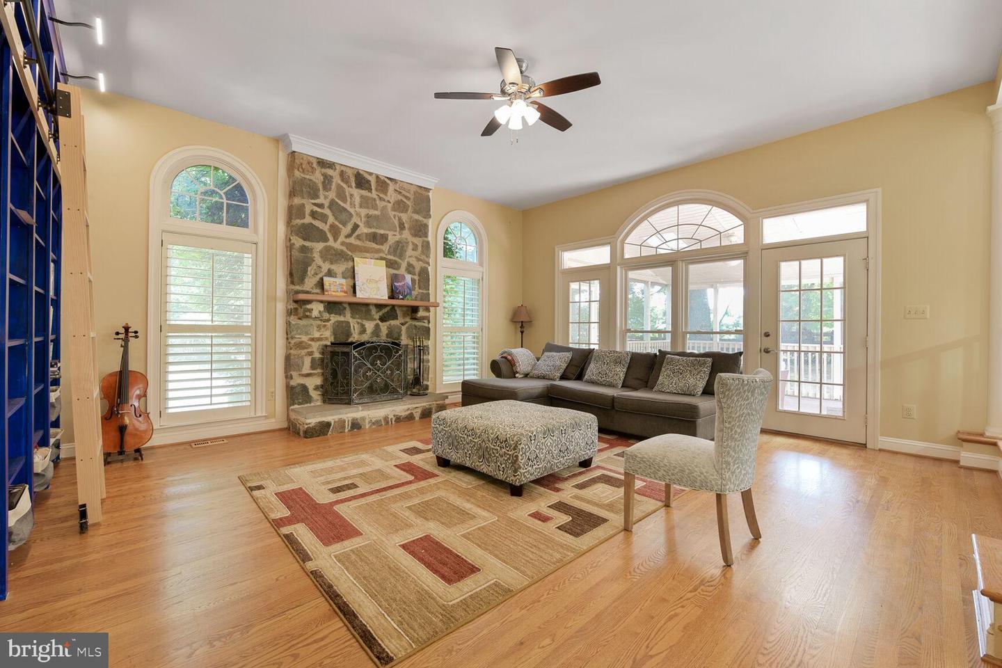 10009 THOMPSON RIDGE CT, GREAT FALLS, Virginia 22066, 5 Bedrooms Bedrooms, ,5 BathroomsBathrooms,Residential,For sale,10009 THOMPSON RIDGE CT,VAFX2252424 MLS # VAFX2252424