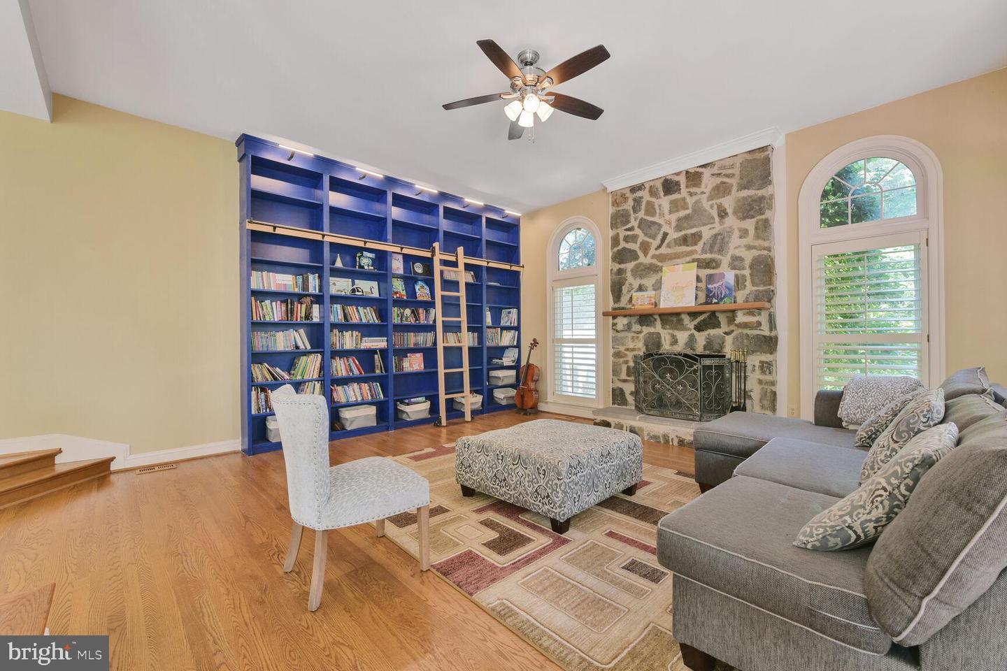 10009 THOMPSON RIDGE CT, GREAT FALLS, Virginia 22066, 5 Bedrooms Bedrooms, ,5 BathroomsBathrooms,Residential,For sale,10009 THOMPSON RIDGE CT,VAFX2252424 MLS # VAFX2252424