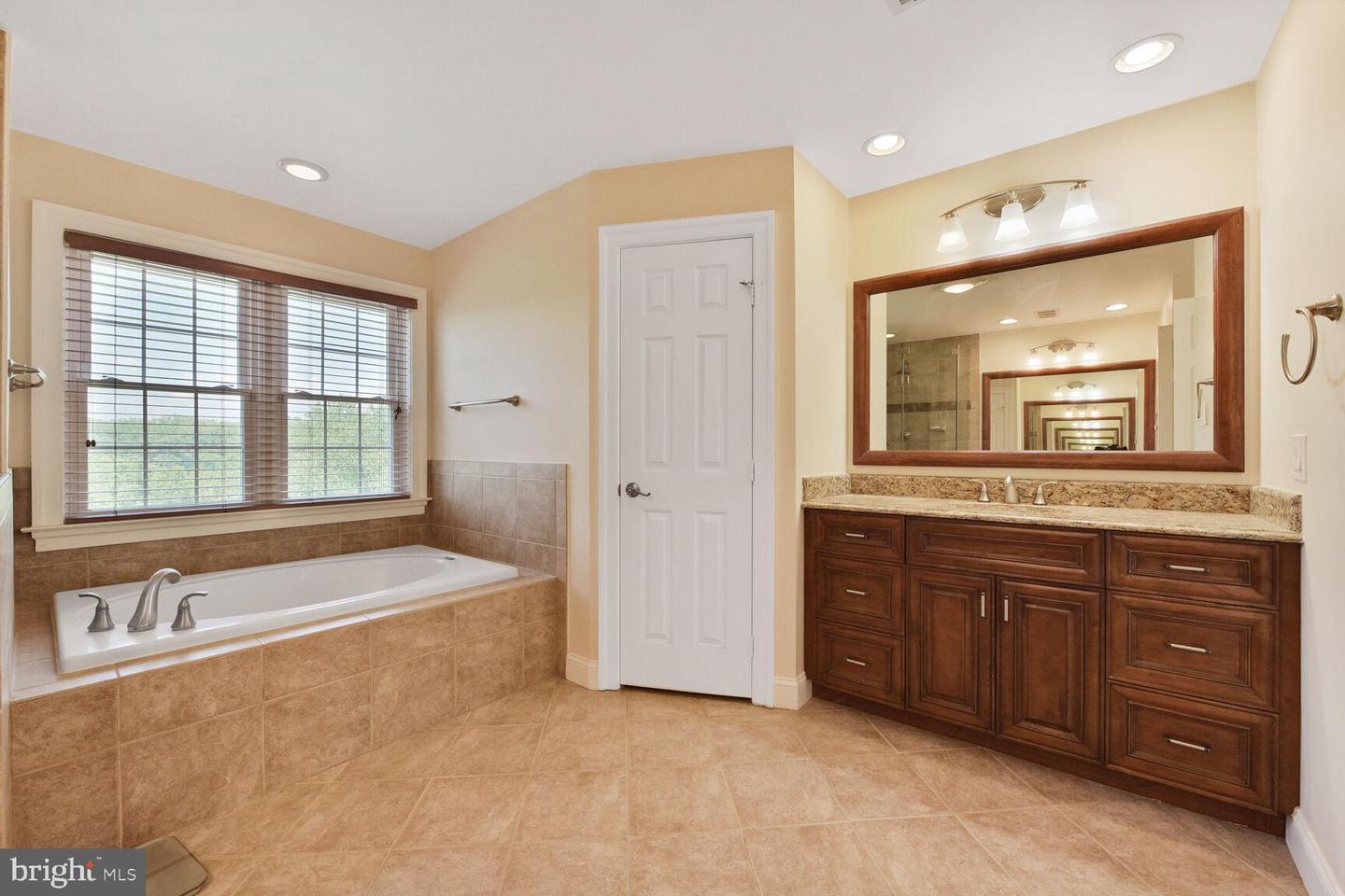 10009 THOMPSON RIDGE CT, GREAT FALLS, Virginia 22066, 5 Bedrooms Bedrooms, ,5 BathroomsBathrooms,Residential,For sale,10009 THOMPSON RIDGE CT,VAFX2252424 MLS # VAFX2252424