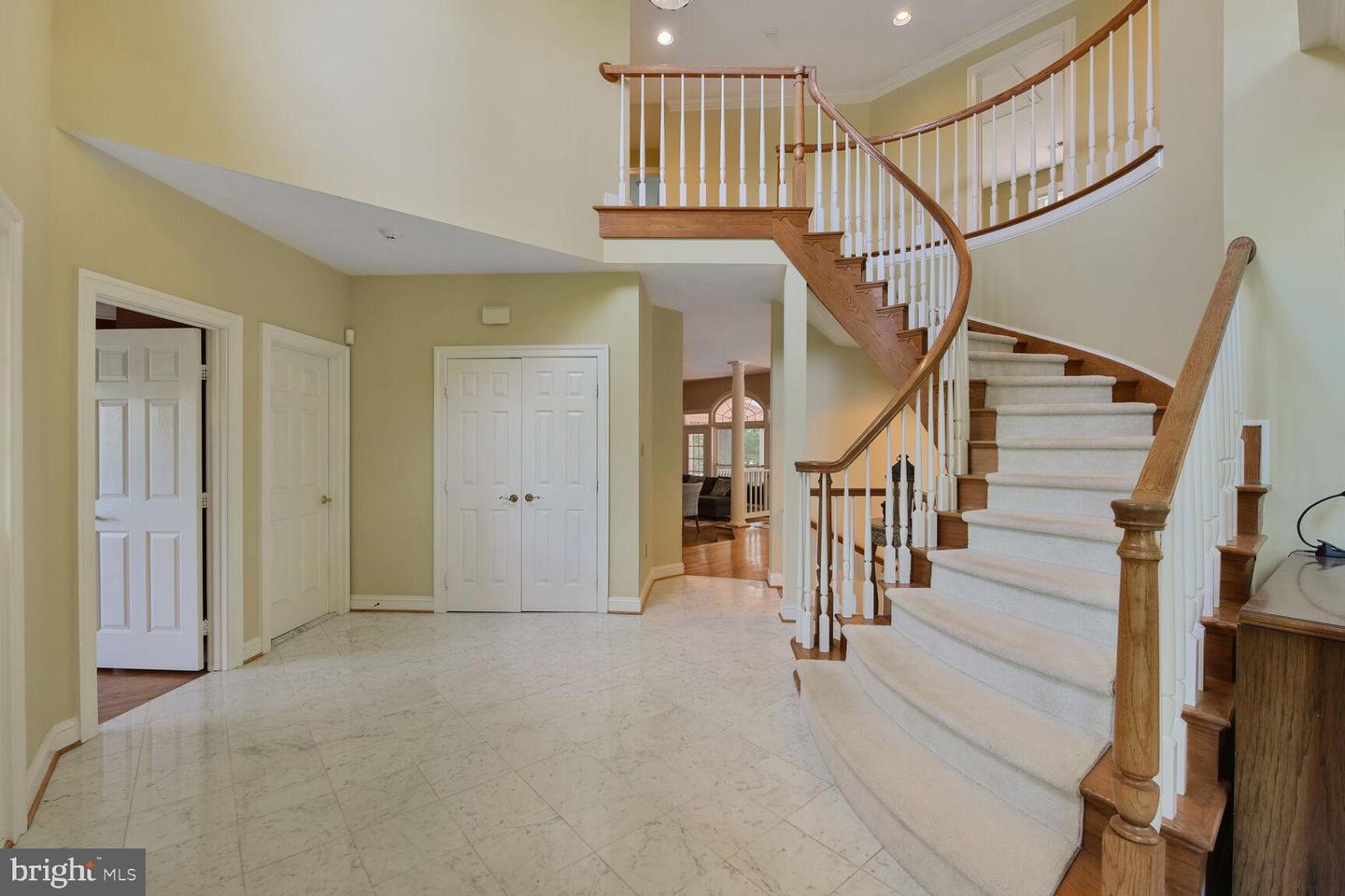 10009 THOMPSON RIDGE CT, GREAT FALLS, Virginia 22066, 5 Bedrooms Bedrooms, ,5 BathroomsBathrooms,Residential,For sale,10009 THOMPSON RIDGE CT,VAFX2252424 MLS # VAFX2252424
