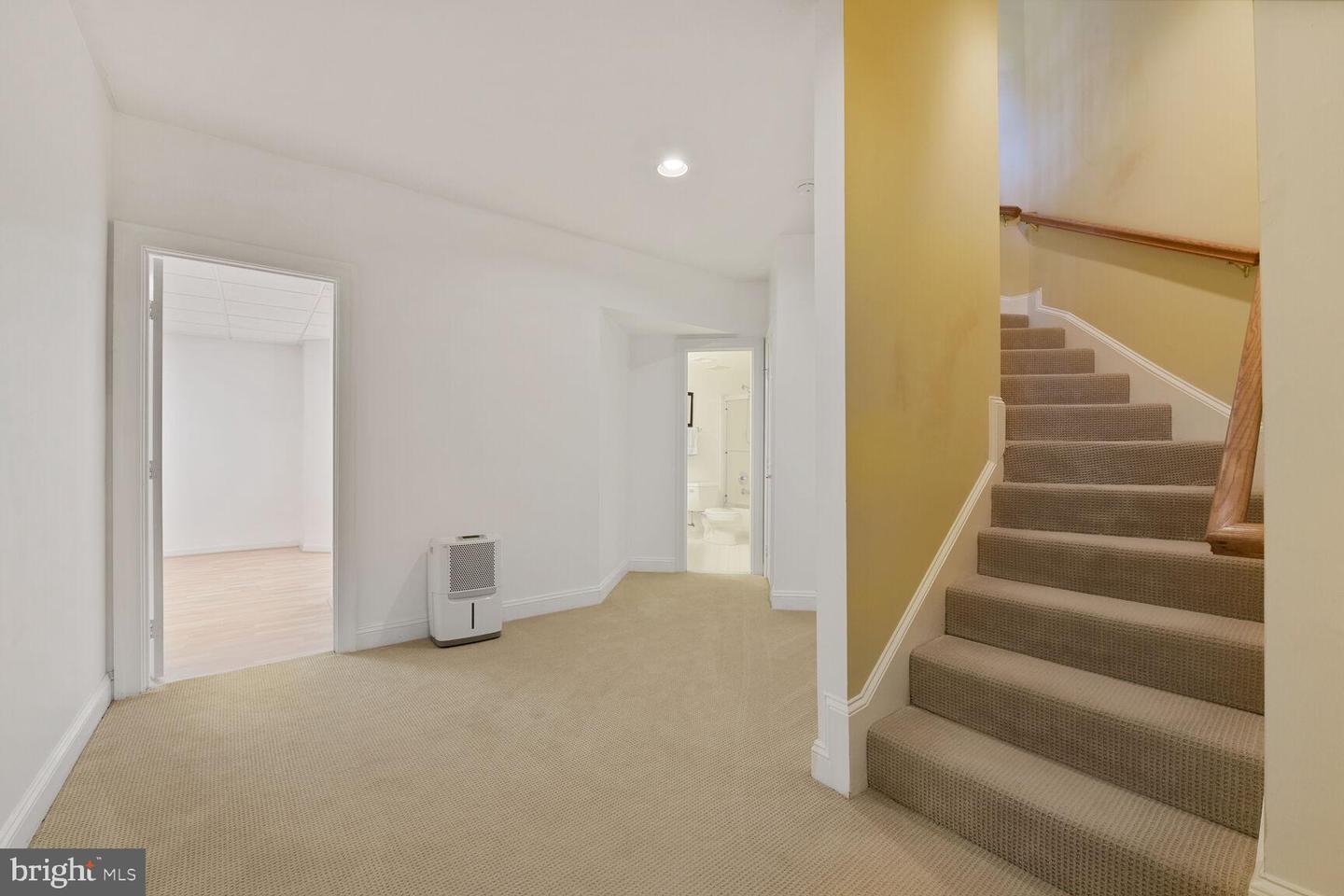 10009 THOMPSON RIDGE CT, GREAT FALLS, Virginia 22066, 5 Bedrooms Bedrooms, ,5 BathroomsBathrooms,Residential,For sale,10009 THOMPSON RIDGE CT,VAFX2252424 MLS # VAFX2252424