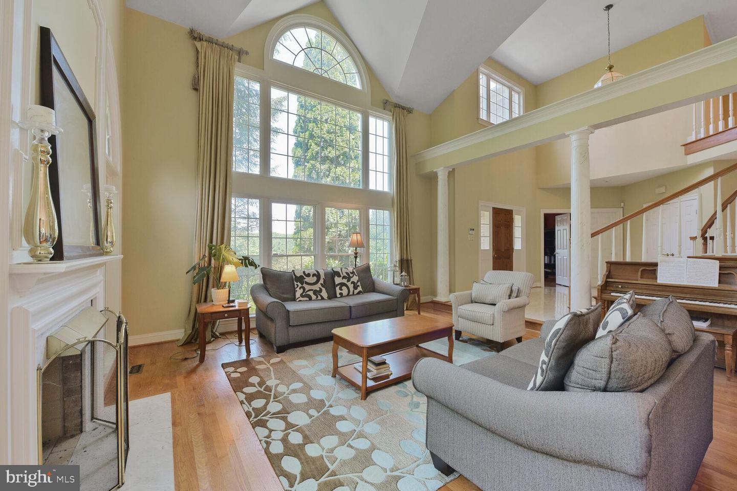 10009 THOMPSON RIDGE CT, GREAT FALLS, Virginia 22066, 5 Bedrooms Bedrooms, ,5 BathroomsBathrooms,Residential,For sale,10009 THOMPSON RIDGE CT,VAFX2252424 MLS # VAFX2252424