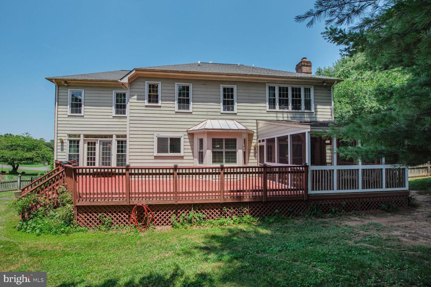 10009 THOMPSON RIDGE CT, GREAT FALLS, Virginia 22066, 5 Bedrooms Bedrooms, ,5 BathroomsBathrooms,Residential,For sale,10009 THOMPSON RIDGE CT,VAFX2252424 MLS # VAFX2252424