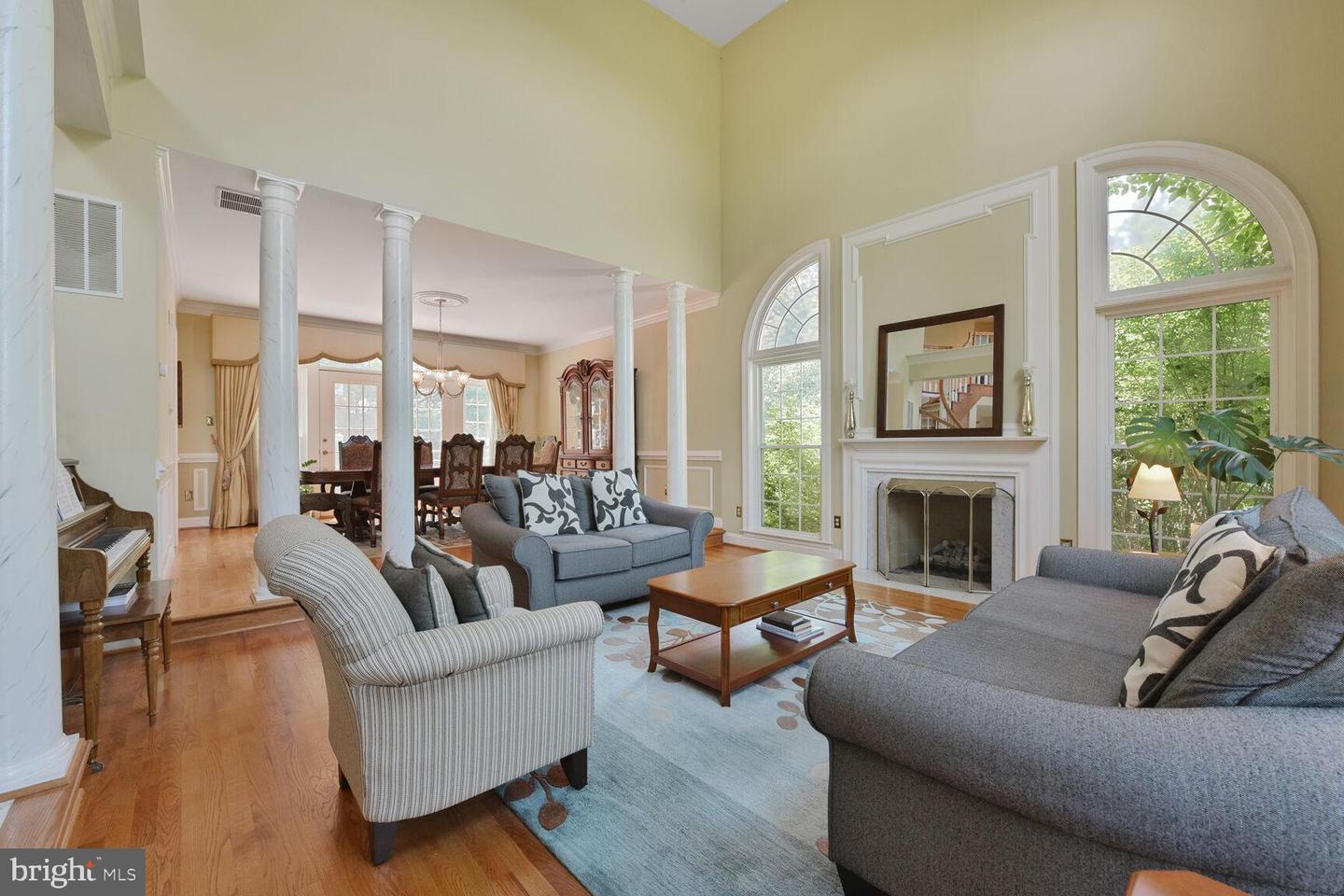 10009 THOMPSON RIDGE CT, GREAT FALLS, Virginia 22066, 5 Bedrooms Bedrooms, ,5 BathroomsBathrooms,Residential,For sale,10009 THOMPSON RIDGE CT,VAFX2252424 MLS # VAFX2252424