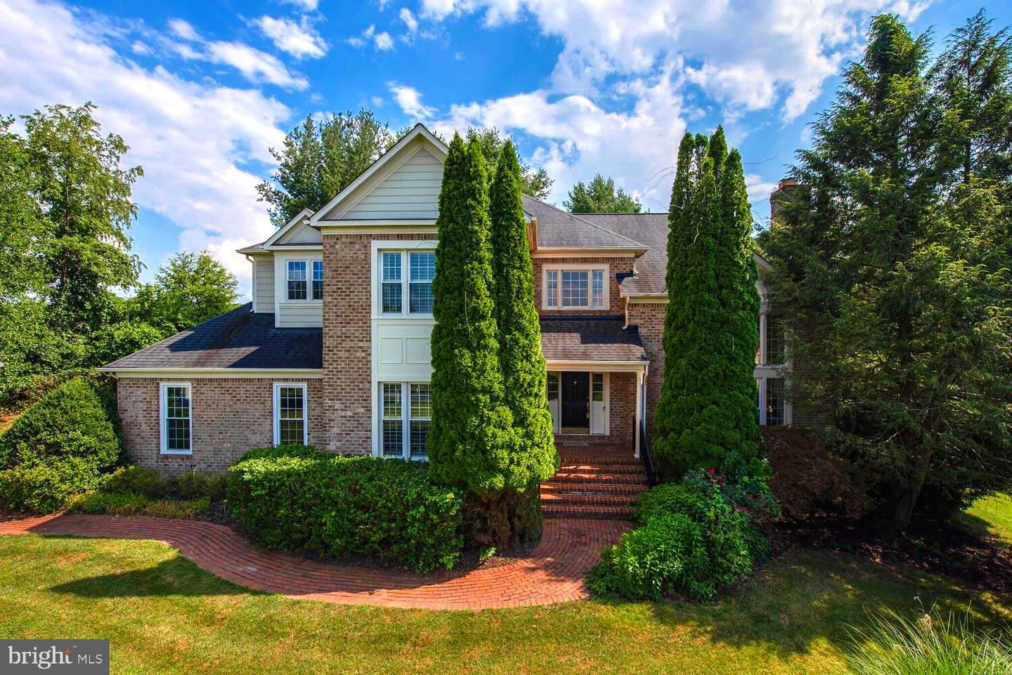 10009 THOMPSON RIDGE CT, GREAT FALLS, Virginia 22066, 5 Bedrooms Bedrooms, ,5 BathroomsBathrooms,Residential,For sale,10009 THOMPSON RIDGE CT,VAFX2252424 MLS # VAFX2252424