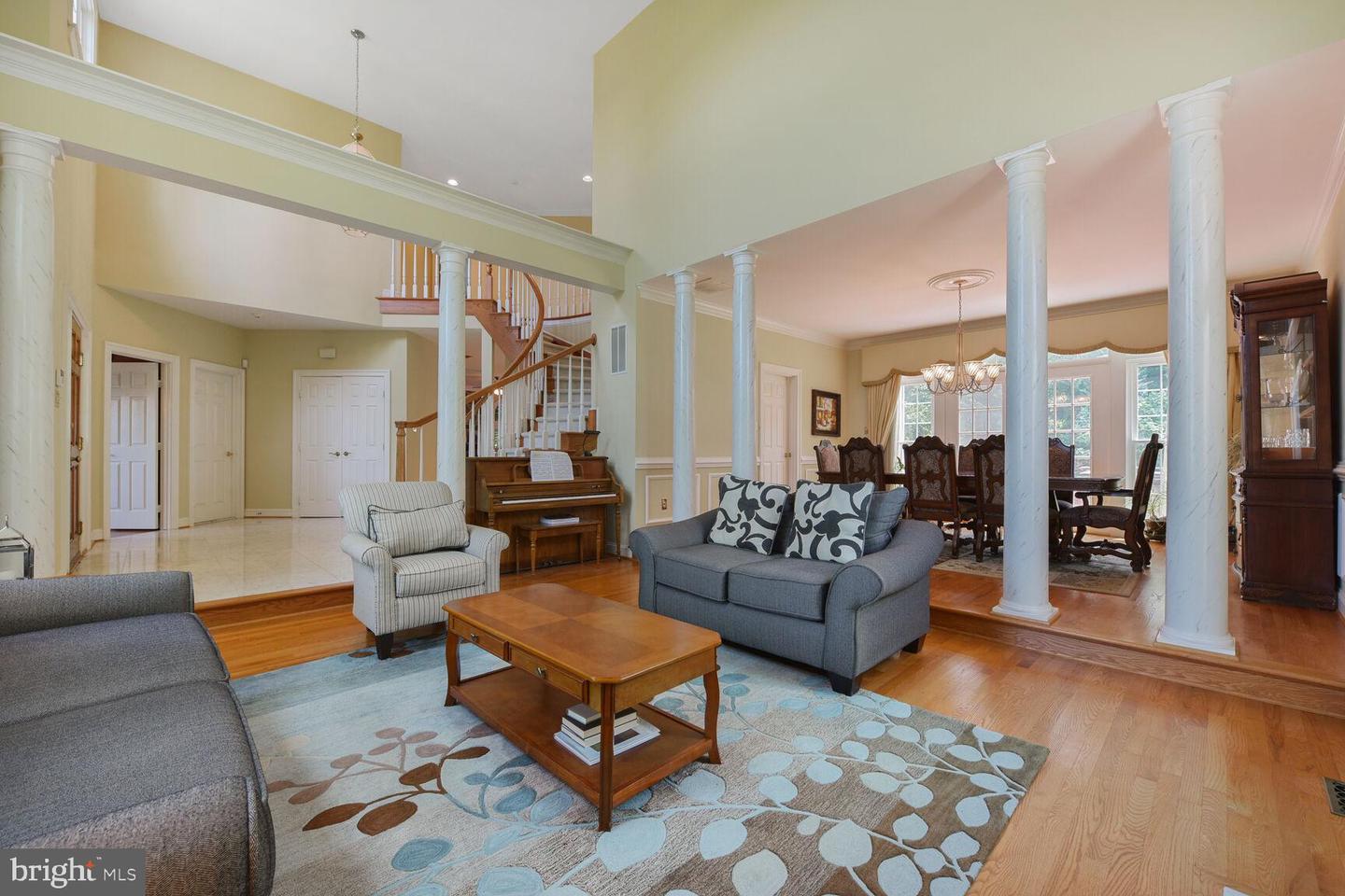 10009 THOMPSON RIDGE CT, GREAT FALLS, Virginia 22066, 5 Bedrooms Bedrooms, ,5 BathroomsBathrooms,Residential,For sale,10009 THOMPSON RIDGE CT,VAFX2252424 MLS # VAFX2252424
