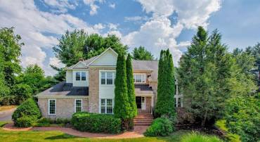 10009 THOMPSON RIDGE CT, GREAT FALLS, Virginia 22066, 5 Bedrooms Bedrooms, ,5 BathroomsBathrooms,Residential,For sale,10009 THOMPSON RIDGE CT,VAFX2252424 MLS # VAFX2252424