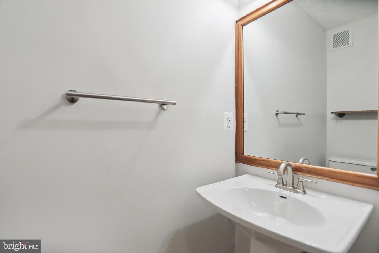 2307 MIDDLE CREEK LN, RESTON, Virginia 20191, 3 Bedrooms Bedrooms, ,2 BathroomsBathrooms,Residential,For sale,2307 MIDDLE CREEK LN,VAFX2252638 MLS # VAFX2252638