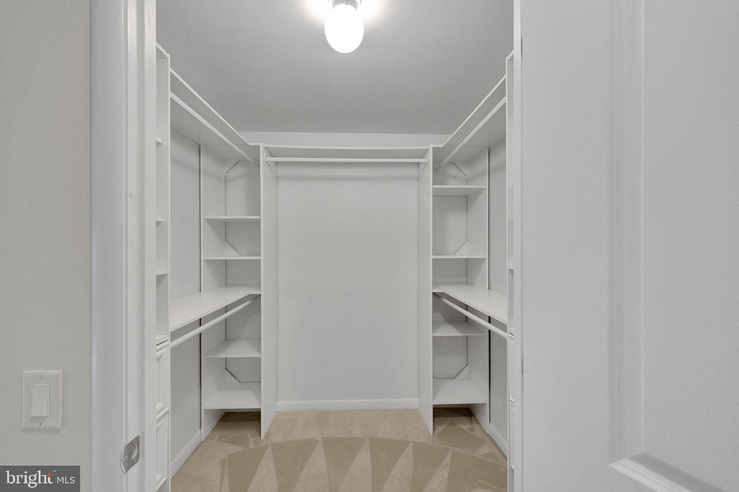 1021 N GARFIELD ST #527, ARLINGTON, Virginia 22201, 1 Bedroom Bedrooms, ,1 BathroomBathrooms,Residential,For sale,1021 N GARFIELD ST #527,VAAR2060006 MLS # VAAR2060006