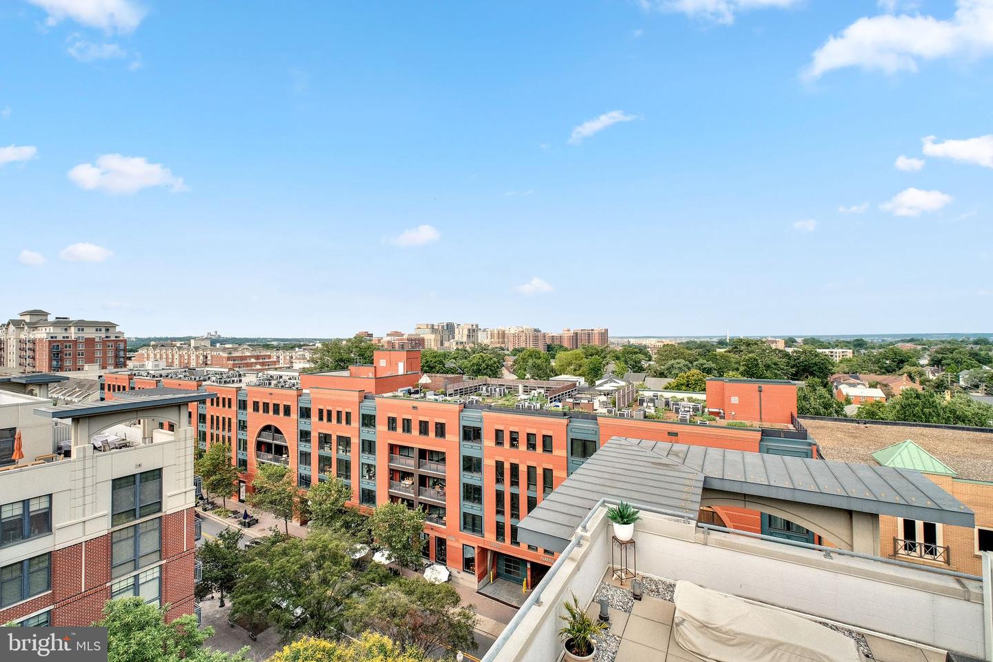 1021 N GARFIELD ST #527, ARLINGTON, Virginia 22201, 1 Bedroom Bedrooms, ,1 BathroomBathrooms,Residential,For sale,1021 N GARFIELD ST #527,VAAR2060006 MLS # VAAR2060006