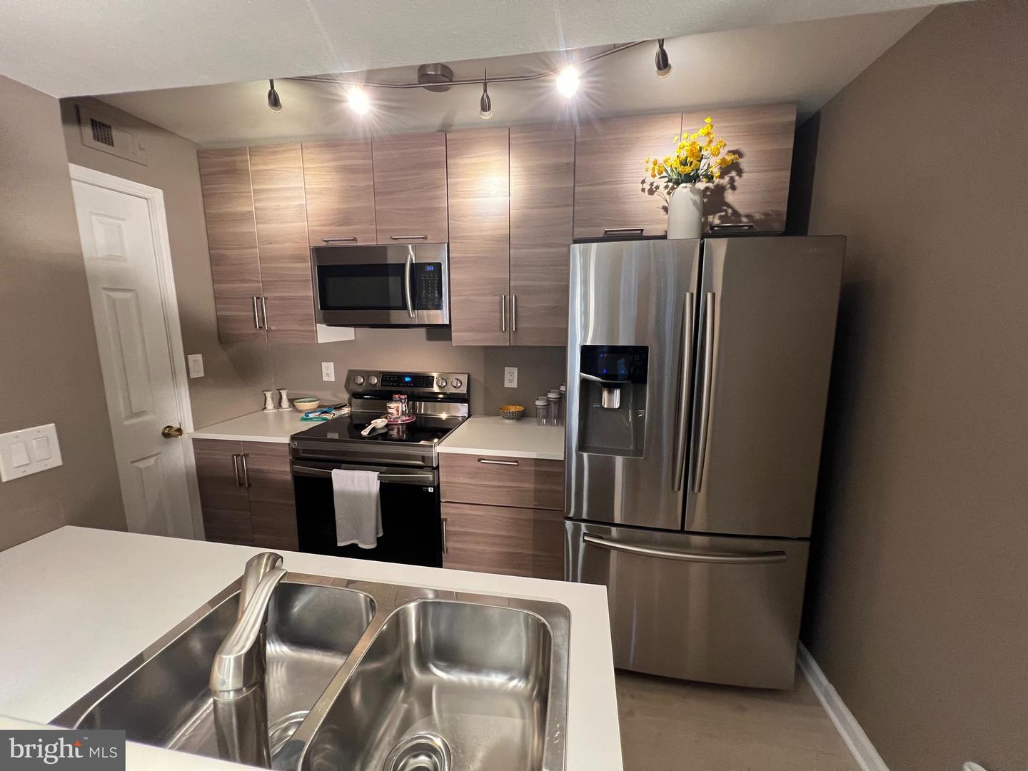 12163 PENDERVIEW TER #1034, FAIRFAX, Virginia 22033, 1 Bedroom Bedrooms, ,1 BathroomBathrooms,Residential,For sale,12163 PENDERVIEW TER #1034,VAFX2252658 MLS # VAFX2252658