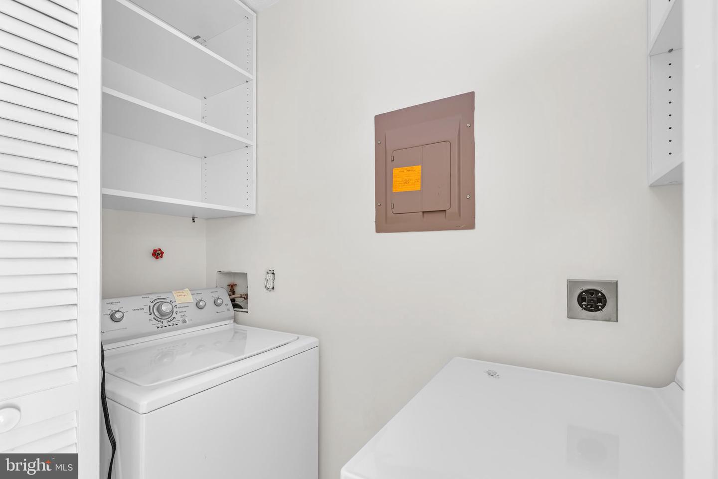 2273 HUNTERS RUN DR, RESTON, Virginia 20191, 2 Bedrooms Bedrooms, ,2 BathroomsBathrooms,Residential,For sale,2273 HUNTERS RUN DR,VAFX2252800 MLS # VAFX2252800