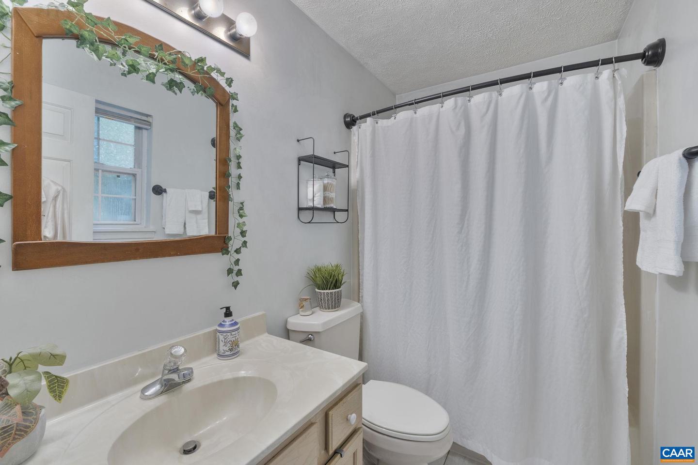 16 EAST POINT RD, PALMYRA, Virginia 22963, 3 Bedrooms Bedrooms, ,3 BathroomsBathrooms,Residential,For sale,16 EAST POINT RD,666263 MLS # 666263