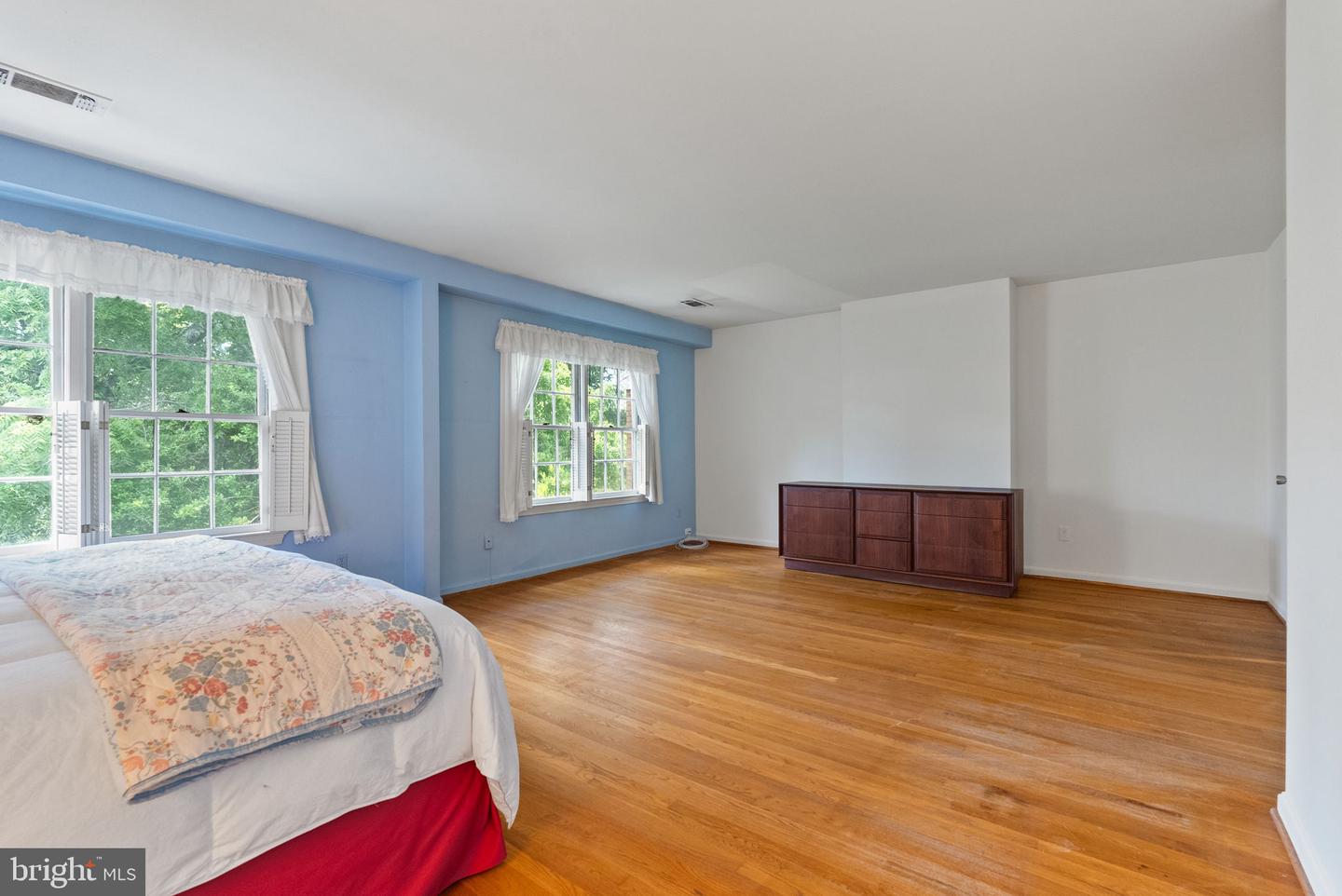 3734 12TH ST S, ARLINGTON, Virginia 22204, 3 Bedrooms Bedrooms, ,2 BathroomsBathrooms,Residential,For sale,3734 12TH ST S,VAAR2060060 MLS # VAAR2060060