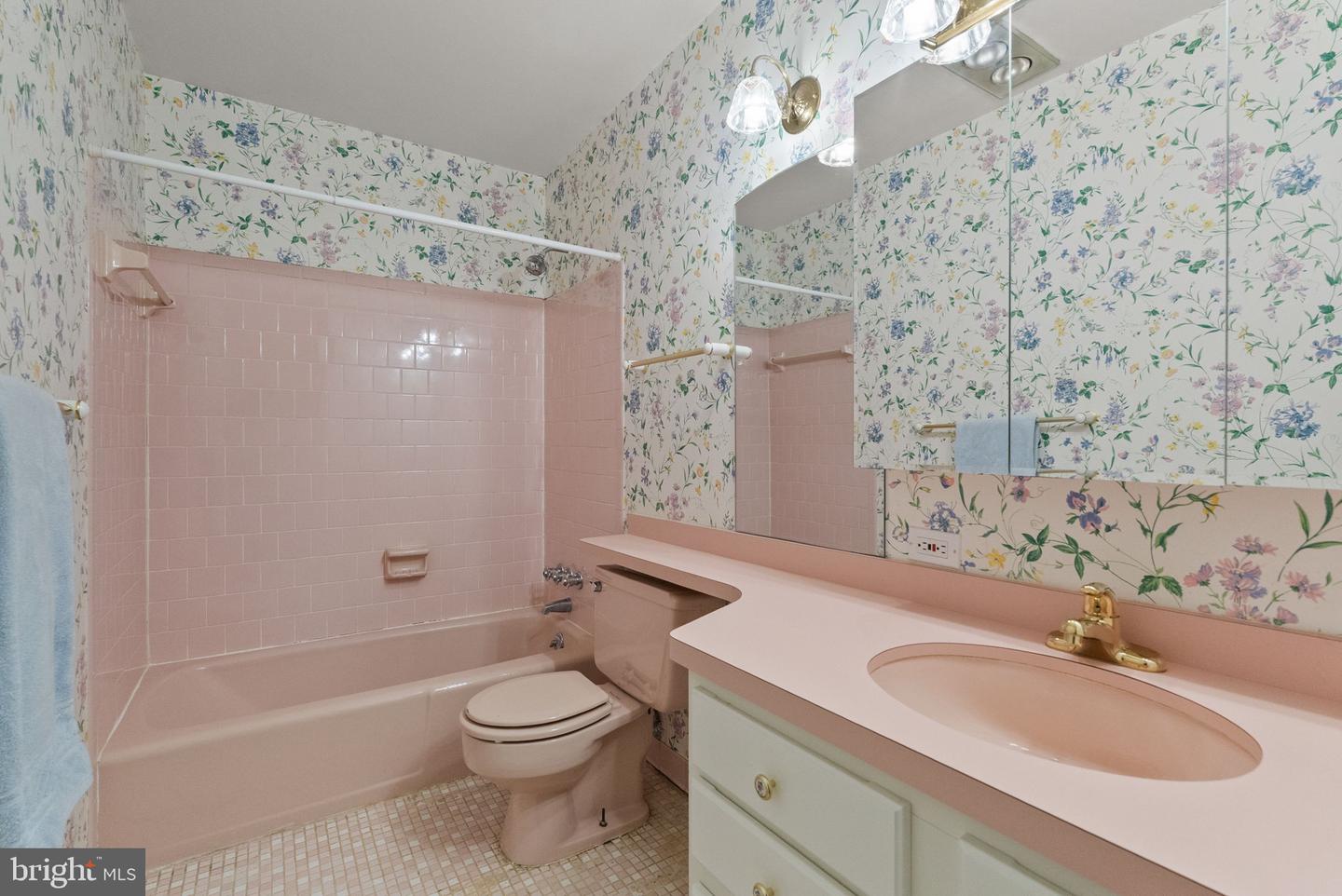 3734 12TH ST S, ARLINGTON, Virginia 22204, 3 Bedrooms Bedrooms, ,2 BathroomsBathrooms,Residential,For sale,3734 12TH ST S,VAAR2060060 MLS # VAAR2060060