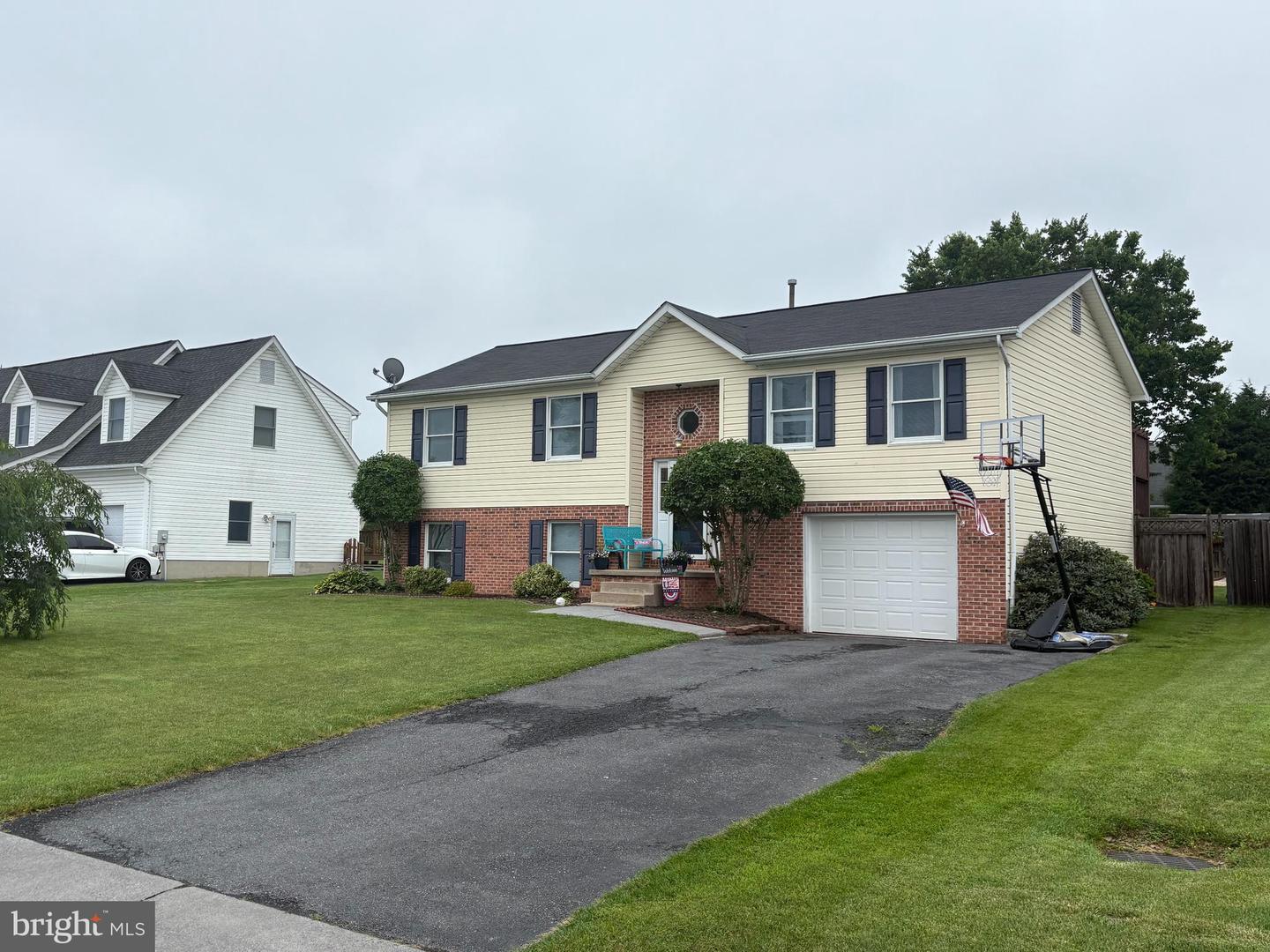 102 HAMMER CT, STEPHENS CITY, Virginia 22655, 4 Bedrooms Bedrooms, ,3 BathroomsBathrooms,Residential,For sale,102 HAMMER CT,VAFV2035204 MLS # VAFV2035204