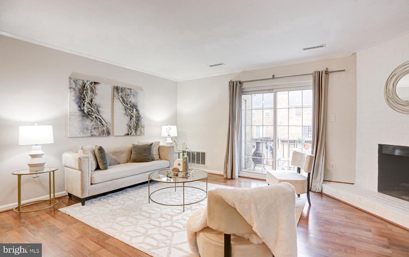 927 S ROLFE ST #2, ARLINGTON, Virginia 22204, 2 Bedrooms Bedrooms, ,2 BathroomsBathrooms,Residential,For sale,927 S ROLFE ST #2,VAAR2060004 MLS # VAAR2060004