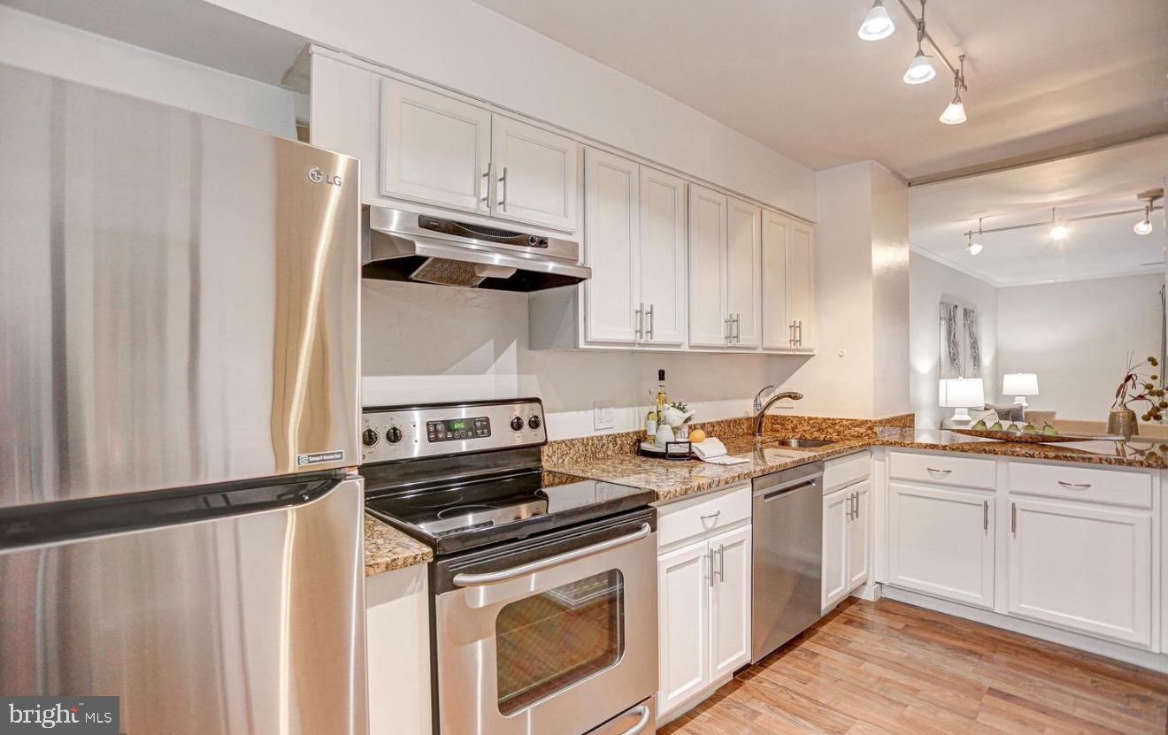 927 S ROLFE ST #2, ARLINGTON, Virginia 22204, 2 Bedrooms Bedrooms, ,2 BathroomsBathrooms,Residential,For sale,927 S ROLFE ST #2,VAAR2060004 MLS # VAAR2060004