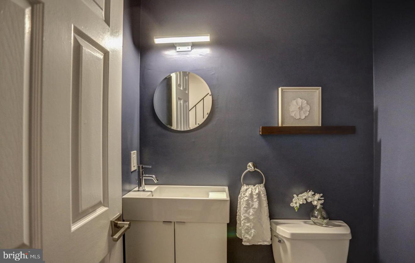 927 S ROLFE ST #2, ARLINGTON, Virginia 22204, 2 Bedrooms Bedrooms, ,2 BathroomsBathrooms,Residential,For sale,927 S ROLFE ST #2,VAAR2060004 MLS # VAAR2060004
