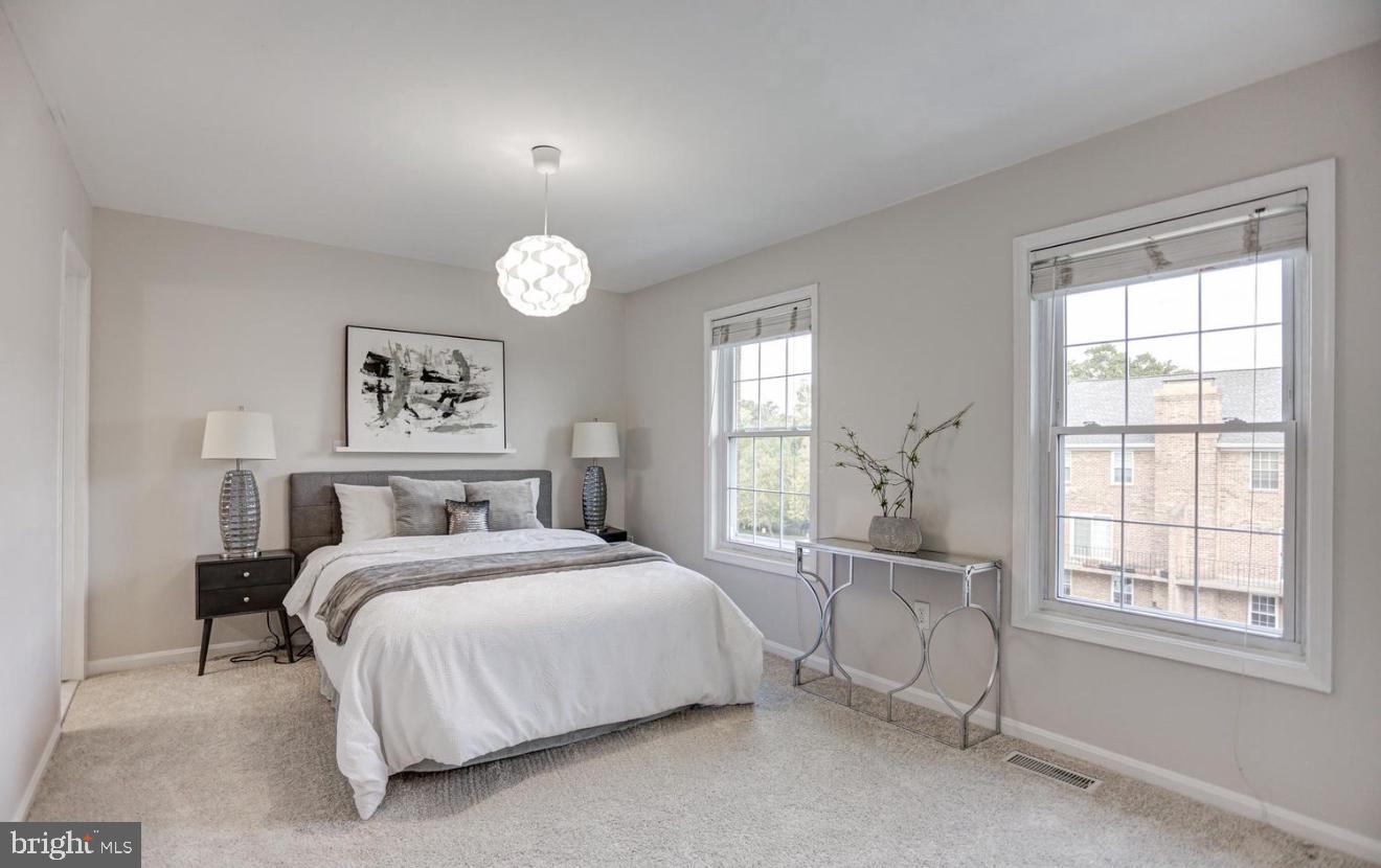 927 S ROLFE ST #2, ARLINGTON, Virginia 22204, 2 Bedrooms Bedrooms, ,2 BathroomsBathrooms,Residential,For sale,927 S ROLFE ST #2,VAAR2060004 MLS # VAAR2060004