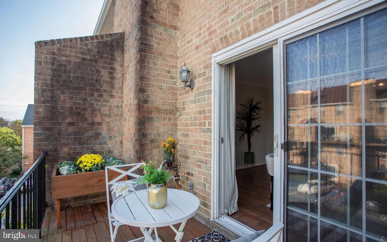 927 S ROLFE ST #2, ARLINGTON, Virginia 22204, 2 Bedrooms Bedrooms, ,2 BathroomsBathrooms,Residential,For sale,927 S ROLFE ST #2,VAAR2060004 MLS # VAAR2060004