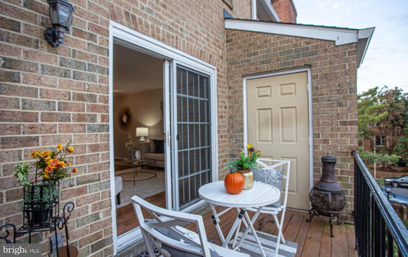 927 S ROLFE ST #2, ARLINGTON, Virginia 22204, 2 Bedrooms Bedrooms, ,2 BathroomsBathrooms,Residential,For sale,927 S ROLFE ST #2,VAAR2060004 MLS # VAAR2060004