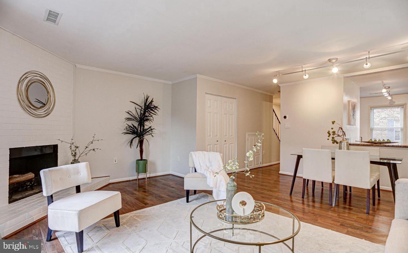 927 S ROLFE ST #2, ARLINGTON, Virginia 22204, 2 Bedrooms Bedrooms, ,2 BathroomsBathrooms,Residential,For sale,927 S ROLFE ST #2,VAAR2060004 MLS # VAAR2060004