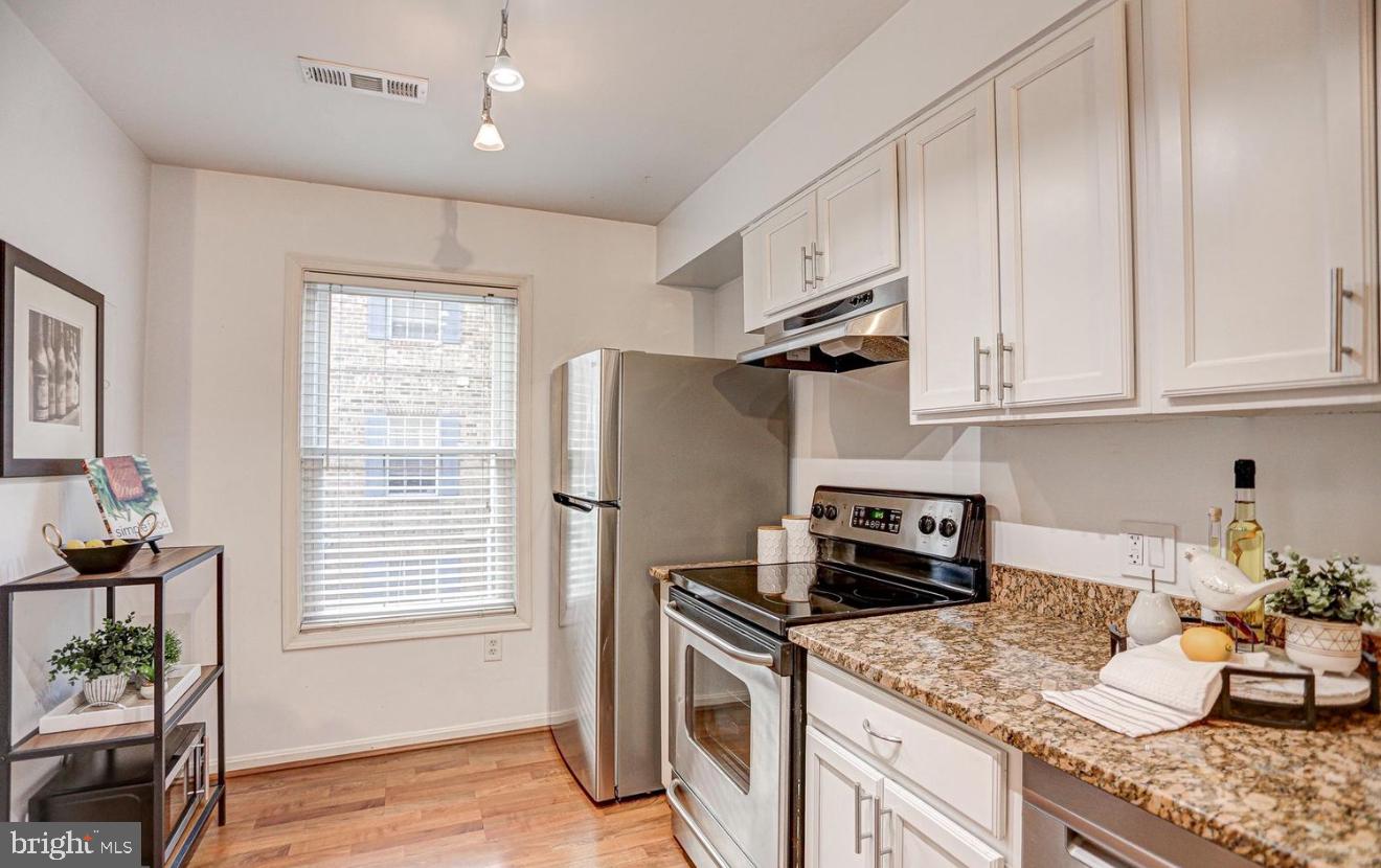 927 S ROLFE ST #2, ARLINGTON, Virginia 22204, 2 Bedrooms Bedrooms, ,2 BathroomsBathrooms,Residential,For sale,927 S ROLFE ST #2,VAAR2060004 MLS # VAAR2060004