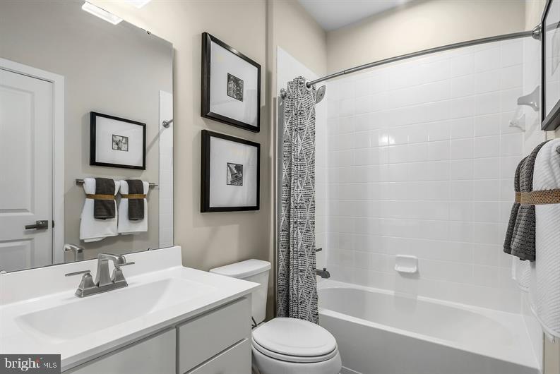 8246 WILLOWBEND TURN #LAST STRAUSS ENDUNIT, MANASSAS, Virginia 20109, 4 Bedrooms Bedrooms, ,3 BathroomsBathrooms,Residential,For sale,8246 WILLOWBEND TURN #LAST STRAUSS ENDUNIT,VAPW2098390 MLS # VAPW2098390