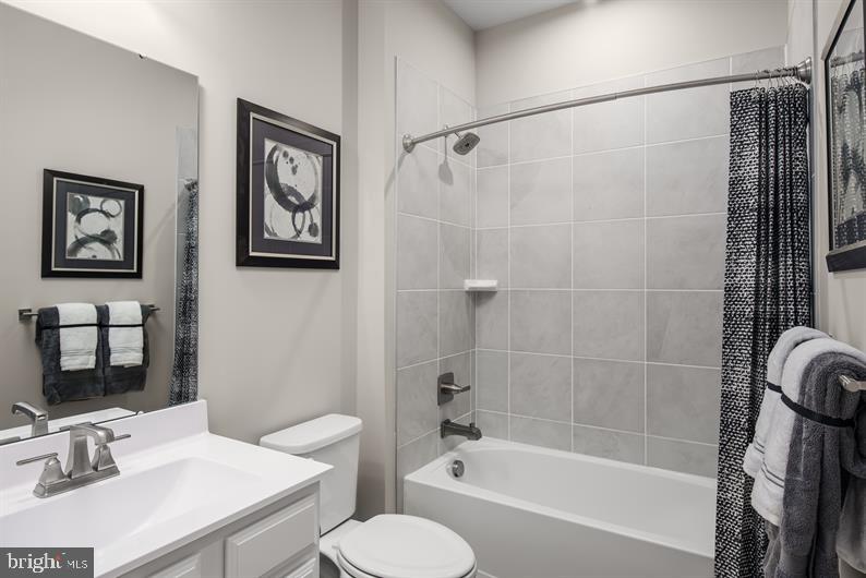 8246 WILLOWBEND TURN #LAST STRAUSS ENDUNIT, MANASSAS, Virginia 20109, 4 Bedrooms Bedrooms, ,3 BathroomsBathrooms,Residential,For sale,8246 WILLOWBEND TURN #LAST STRAUSS ENDUNIT,VAPW2098390 MLS # VAPW2098390