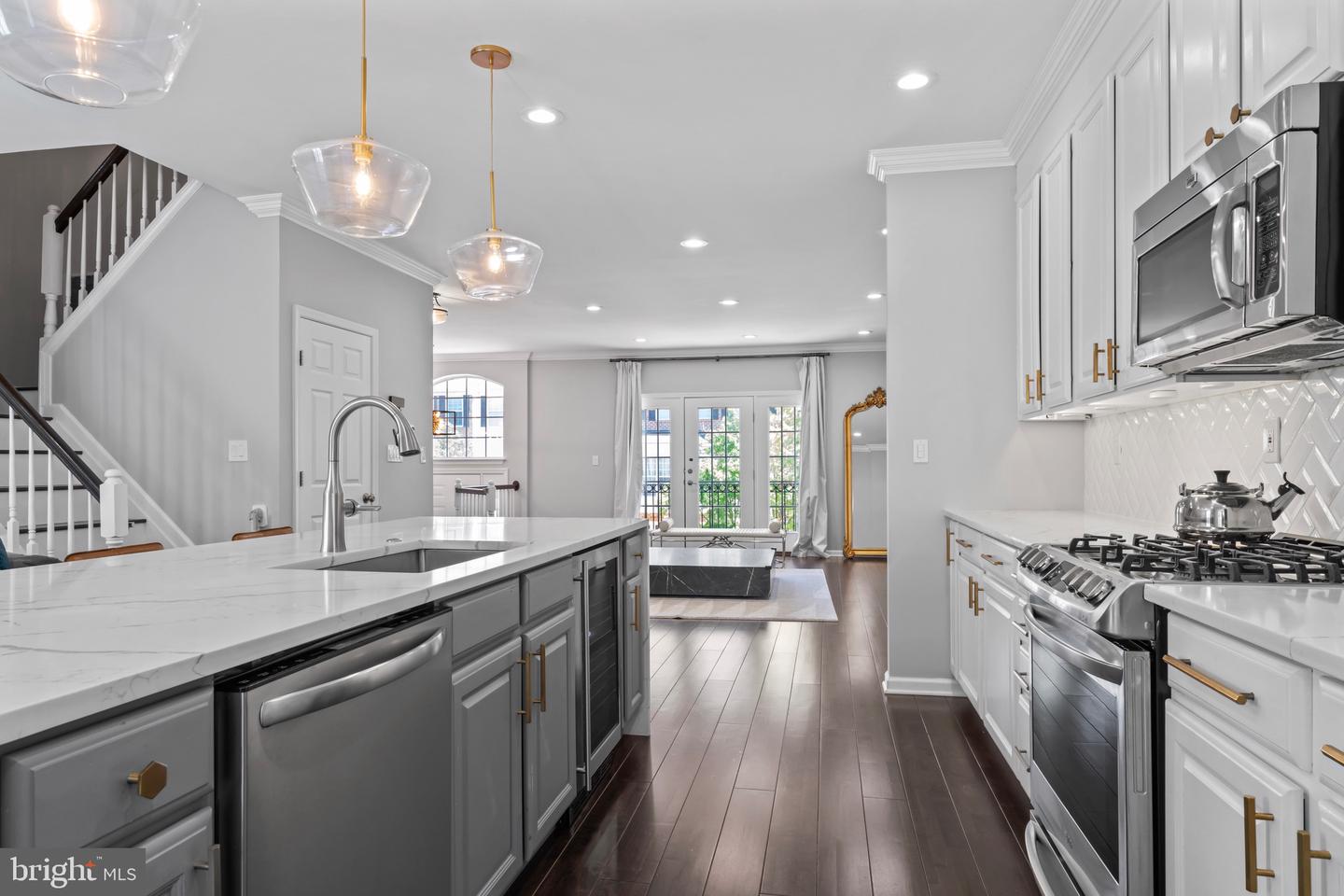 6692 ORDSALL ST, ALEXANDRIA, Virginia 22315, 3 Bedrooms Bedrooms, ,3 BathroomsBathrooms,Residential,For sale,6692 ORDSALL ST,VAFX2252886 MLS # VAFX2252886