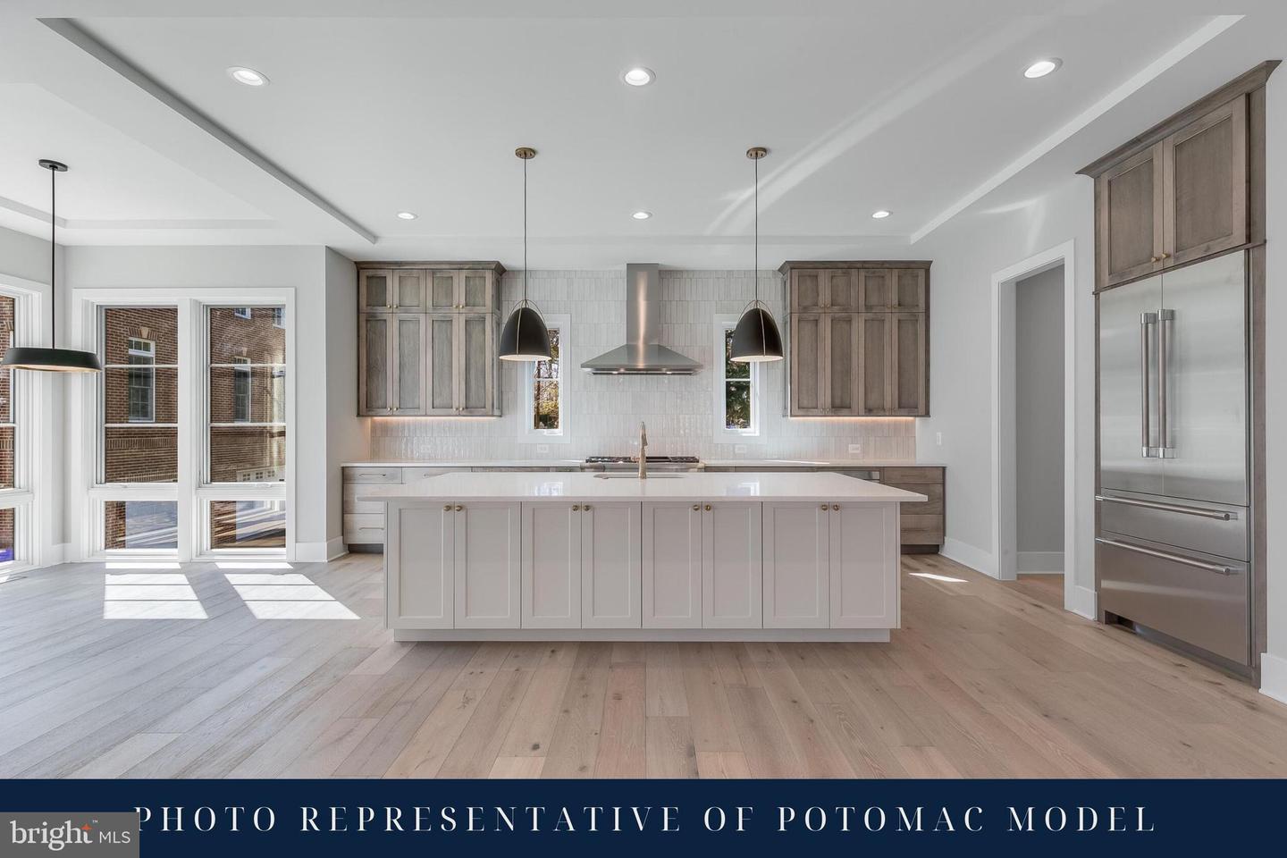4771 26TH ST N, ARLINGTON, Virginia 22207, 5 Bedrooms Bedrooms, ,5 BathroomsBathrooms,Residential,For sale,4771 26TH ST N,VAAR2060076 MLS # VAAR2060076