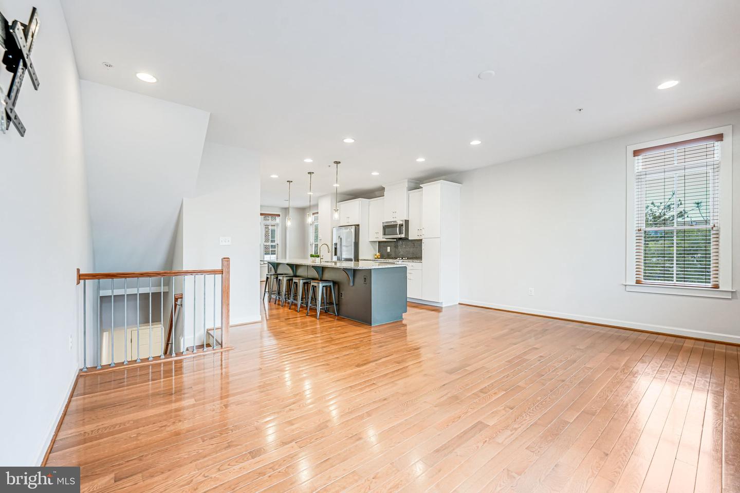 11350 RIDGELINE RD, FAIRFAX, Virginia 22030, 4 Bedrooms Bedrooms, ,4 BathroomsBathrooms,Residential,For sale,11350 RIDGELINE RD,VAFX2252614 MLS # VAFX2252614