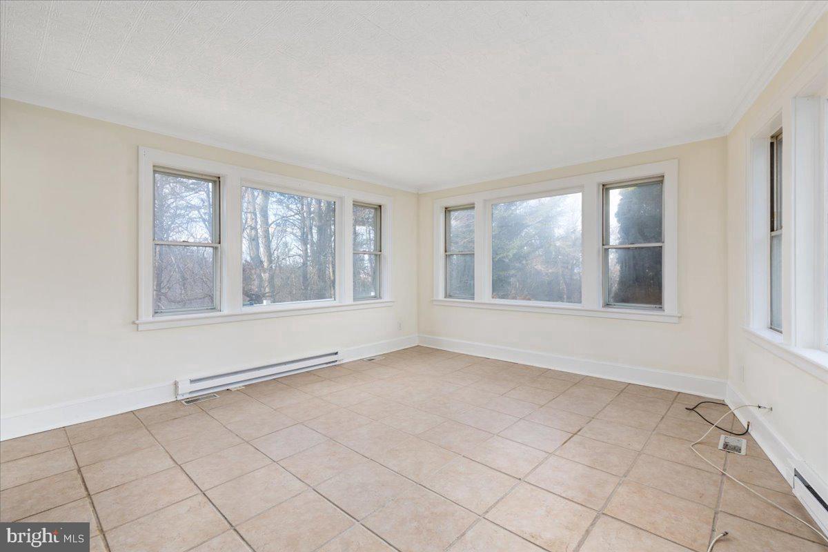 2114 E LEE HWY, NEW MARKET, Virginia 22844, 4 Bedrooms Bedrooms, ,4 BathroomsBathrooms,Residential,For sale,2114 E LEE HWY,VASH2010602 MLS # VASH2010602