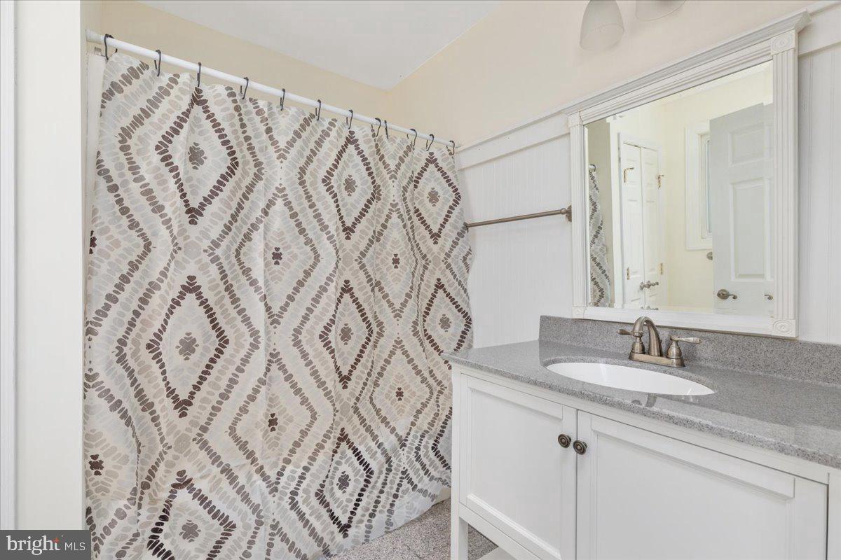 2114 E LEE HWY, NEW MARKET, Virginia 22844, 4 Bedrooms Bedrooms, ,4 BathroomsBathrooms,Residential,For sale,2114 E LEE HWY,VASH2010602 MLS # VASH2010602