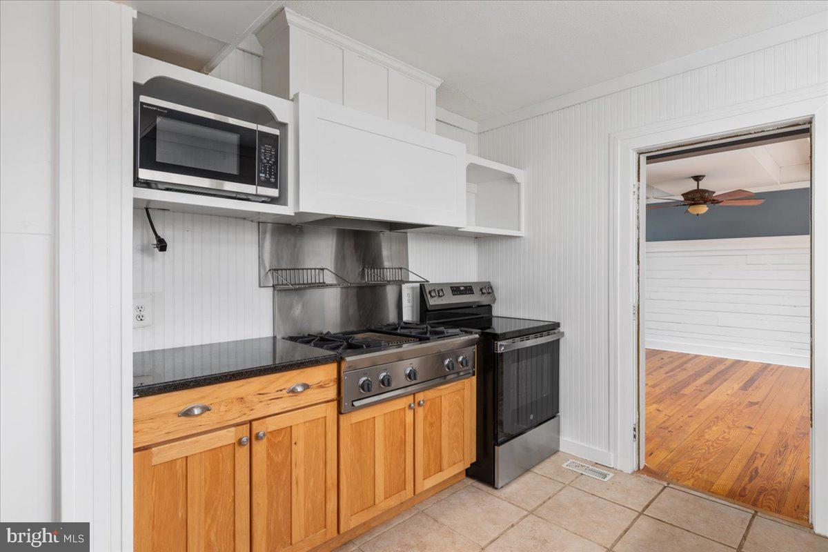 2114 E LEE HWY, NEW MARKET, Virginia 22844, 4 Bedrooms Bedrooms, ,4 BathroomsBathrooms,Residential,For sale,2114 E LEE HWY,VASH2010602 MLS # VASH2010602