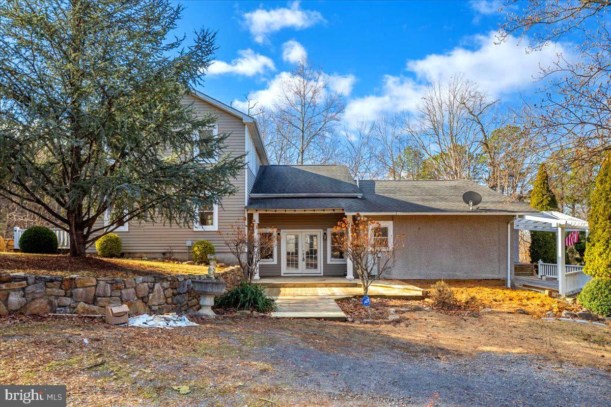 2114 E LEE HWY, NEW MARKET, Virginia 22844, 4 Bedrooms Bedrooms, ,4 BathroomsBathrooms,Residential,For sale,2114 E LEE HWY,VASH2010602 MLS # VASH2010602
