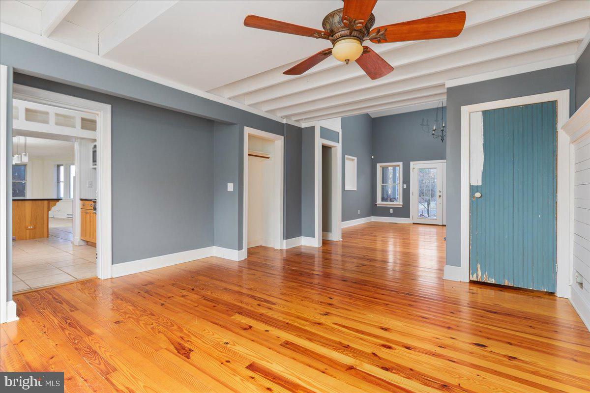 2114 E LEE HWY, NEW MARKET, Virginia 22844, 4 Bedrooms Bedrooms, ,4 BathroomsBathrooms,Residential,For sale,2114 E LEE HWY,VASH2010602 MLS # VASH2010602