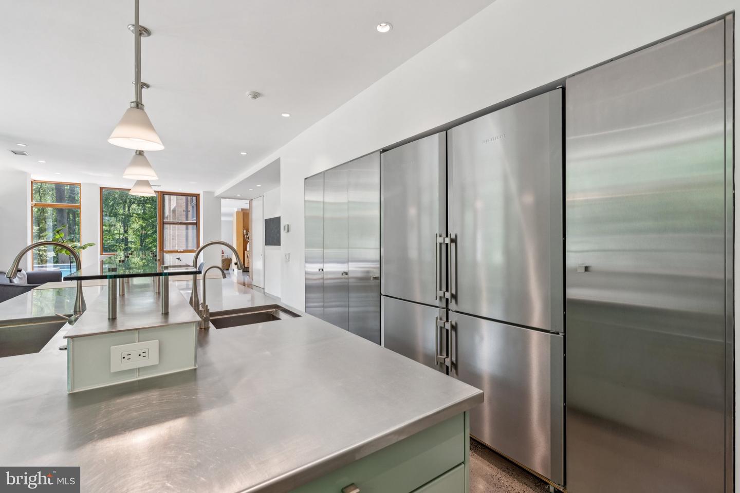 400 CHAIN BRIDGE, MCLEAN, Virginia 22101, 5 Bedrooms Bedrooms, ,4 BathroomsBathrooms,Residential,For sale,400 CHAIN BRIDGE,VAAR2058734 MLS # VAAR2058734