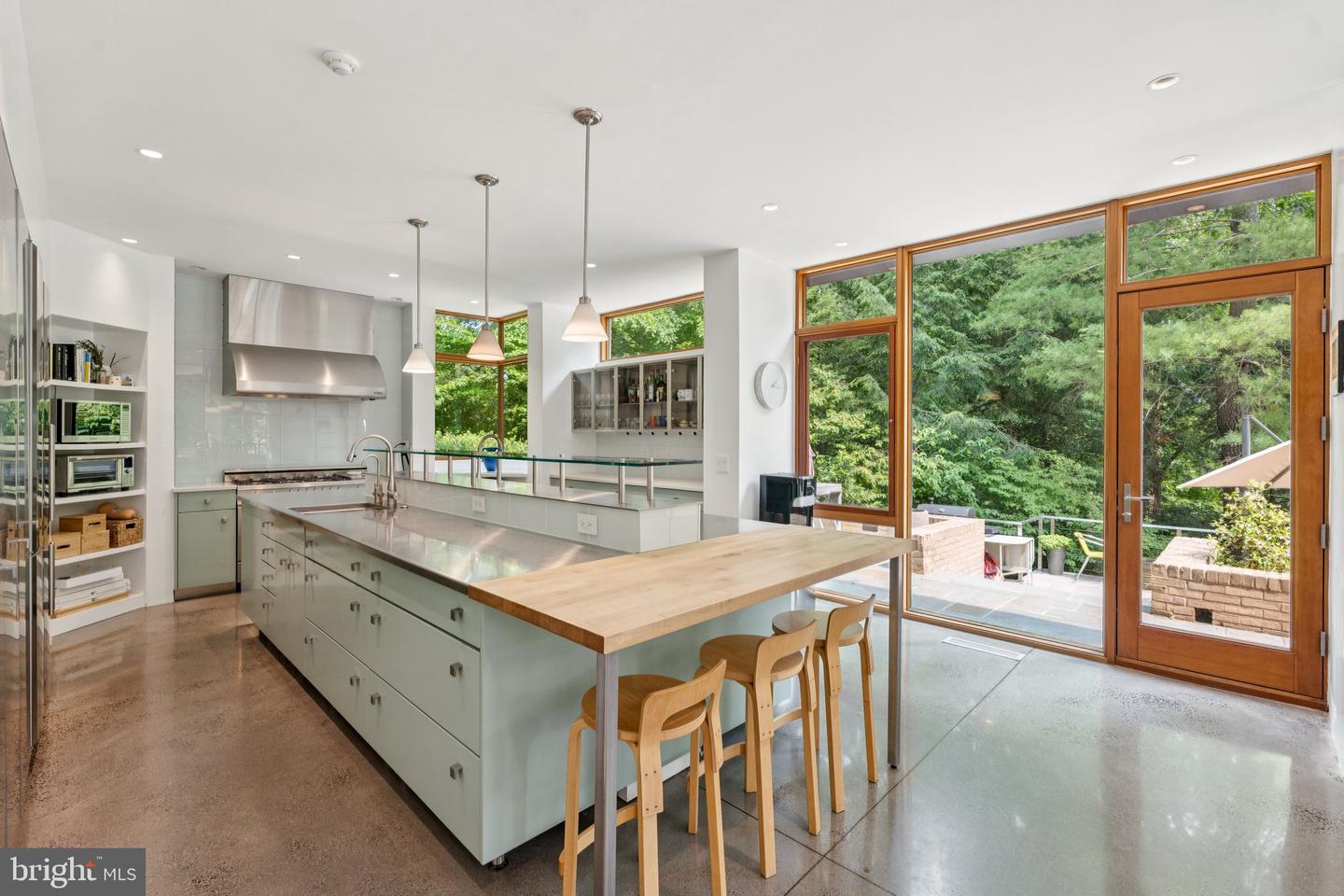 400 CHAIN BRIDGE, MCLEAN, Virginia 22101, 5 Bedrooms Bedrooms, ,4 BathroomsBathrooms,Residential,For sale,400 CHAIN BRIDGE,VAAR2058734 MLS # VAAR2058734