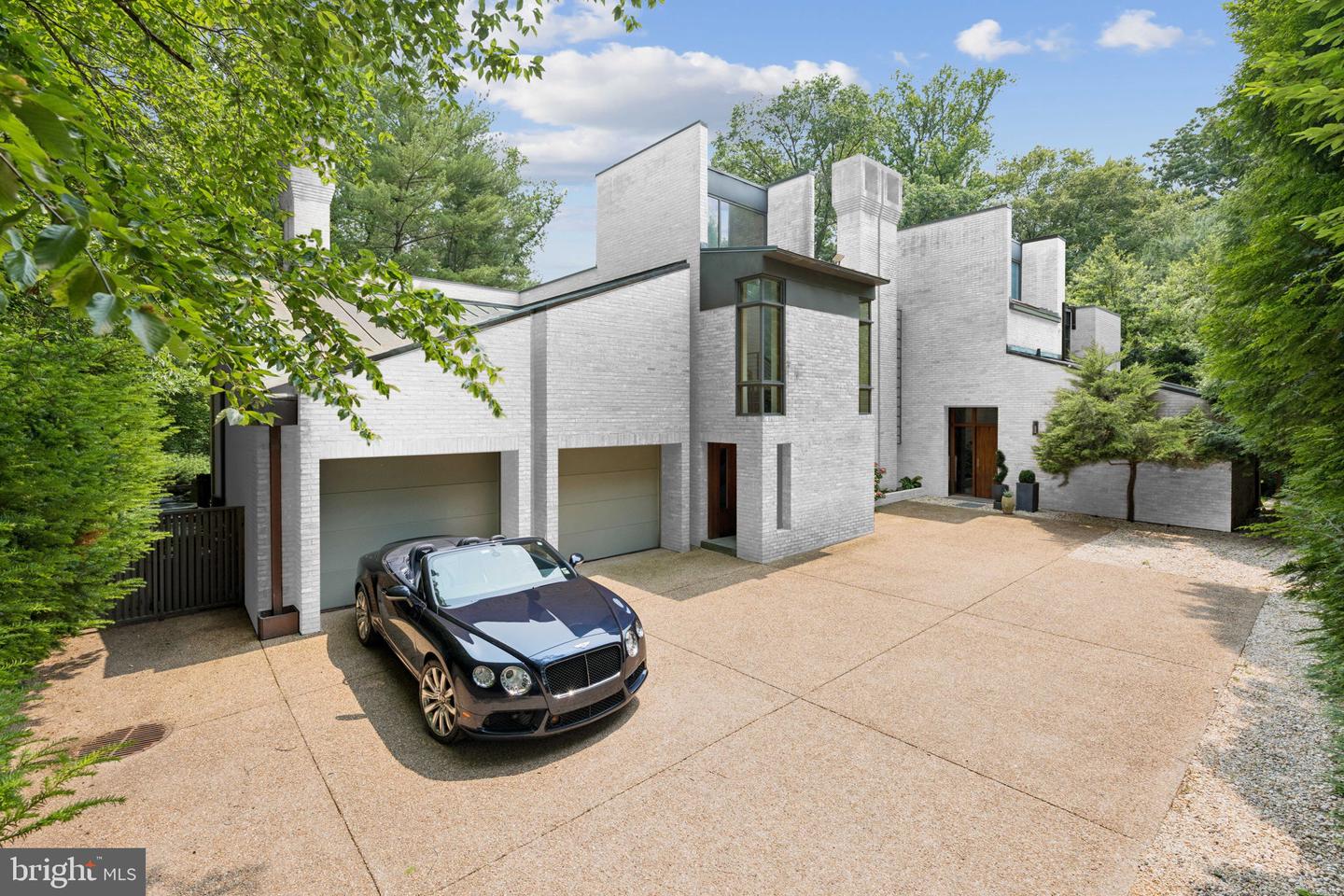 400 CHAIN BRIDGE, MCLEAN, Virginia 22101, 5 Bedrooms Bedrooms, ,4 BathroomsBathrooms,Residential,For sale,400 CHAIN BRIDGE,VAAR2058734 MLS # VAAR2058734