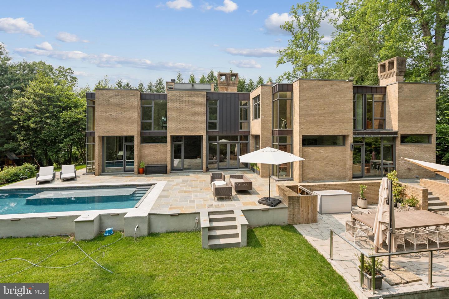 400 CHAIN BRIDGE, MCLEAN, Virginia 22101, 5 Bedrooms Bedrooms, ,4 BathroomsBathrooms,Residential,For sale,400 CHAIN BRIDGE,VAAR2058734 MLS # VAAR2058734