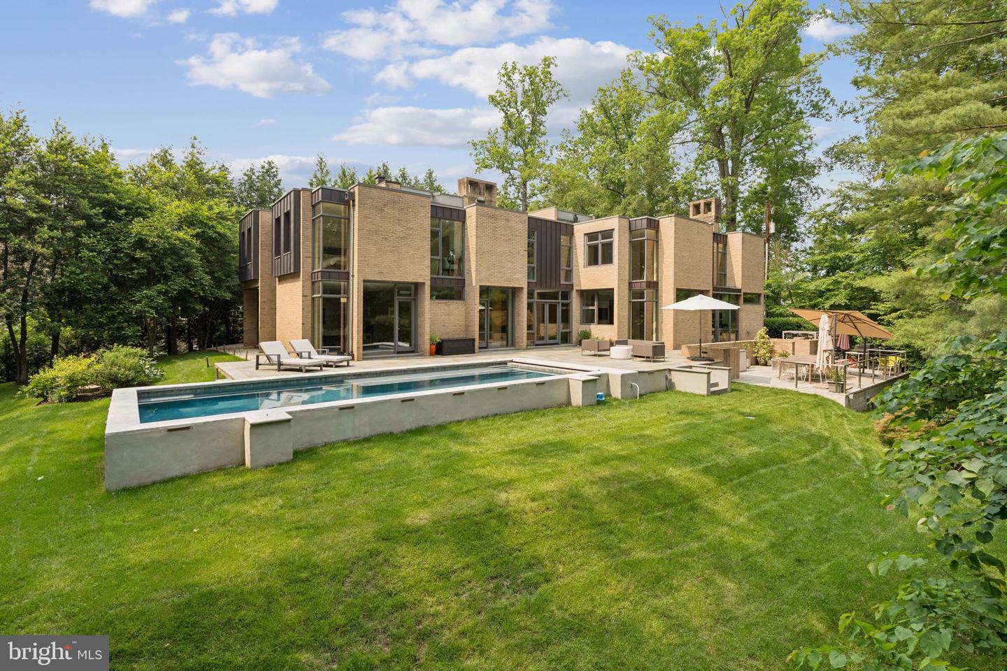 400 CHAIN BRIDGE, MCLEAN, Virginia 22101, 5 Bedrooms Bedrooms, ,4 BathroomsBathrooms,Residential,For sale,400 CHAIN BRIDGE,VAAR2058734 MLS # VAAR2058734